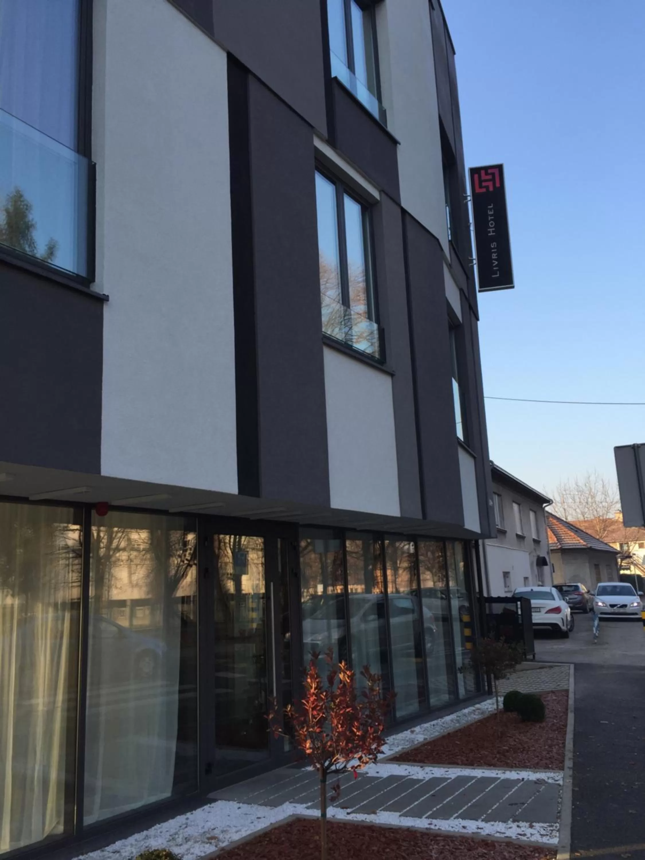 Facade/entrance in Livris Hotel