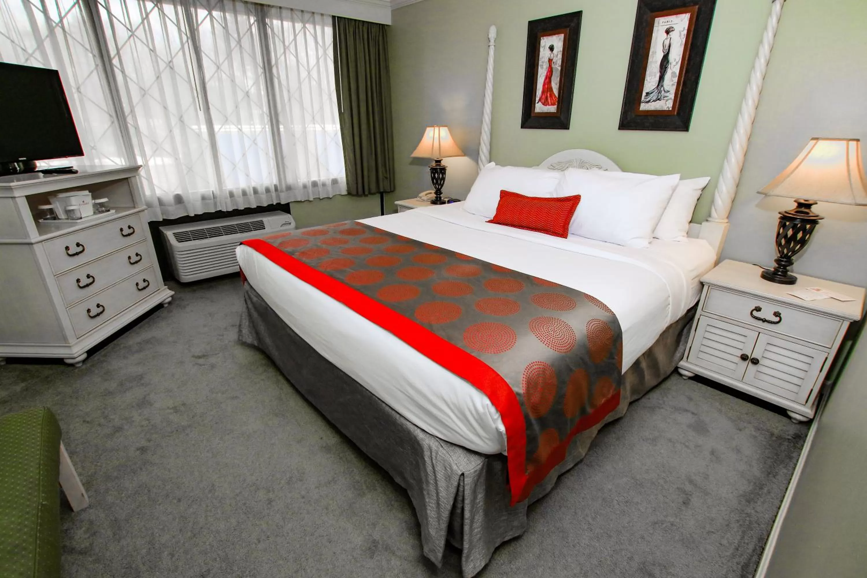 Deluxe King Suite - Non-Smoking in Ramada Hotel & Conference Center by Wyndham Lewiston