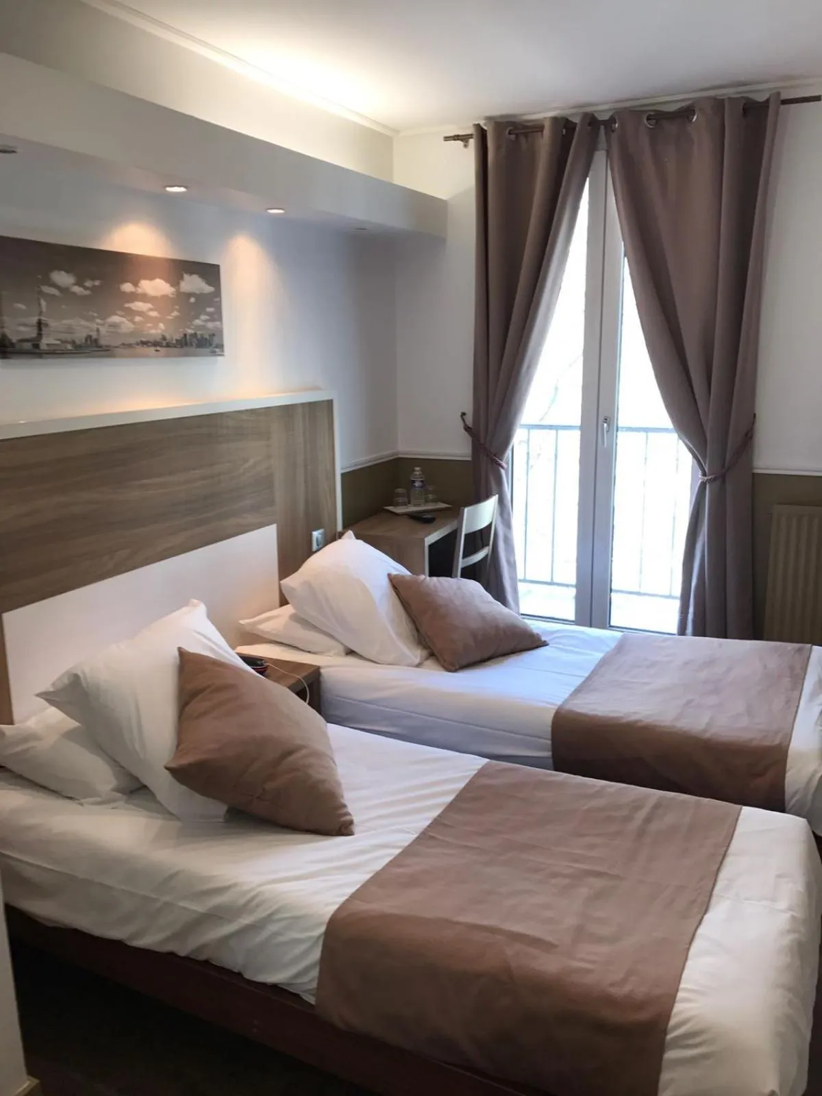 Superior Twin Room with Shower or bath in Grand Hotel Nouvel Opera