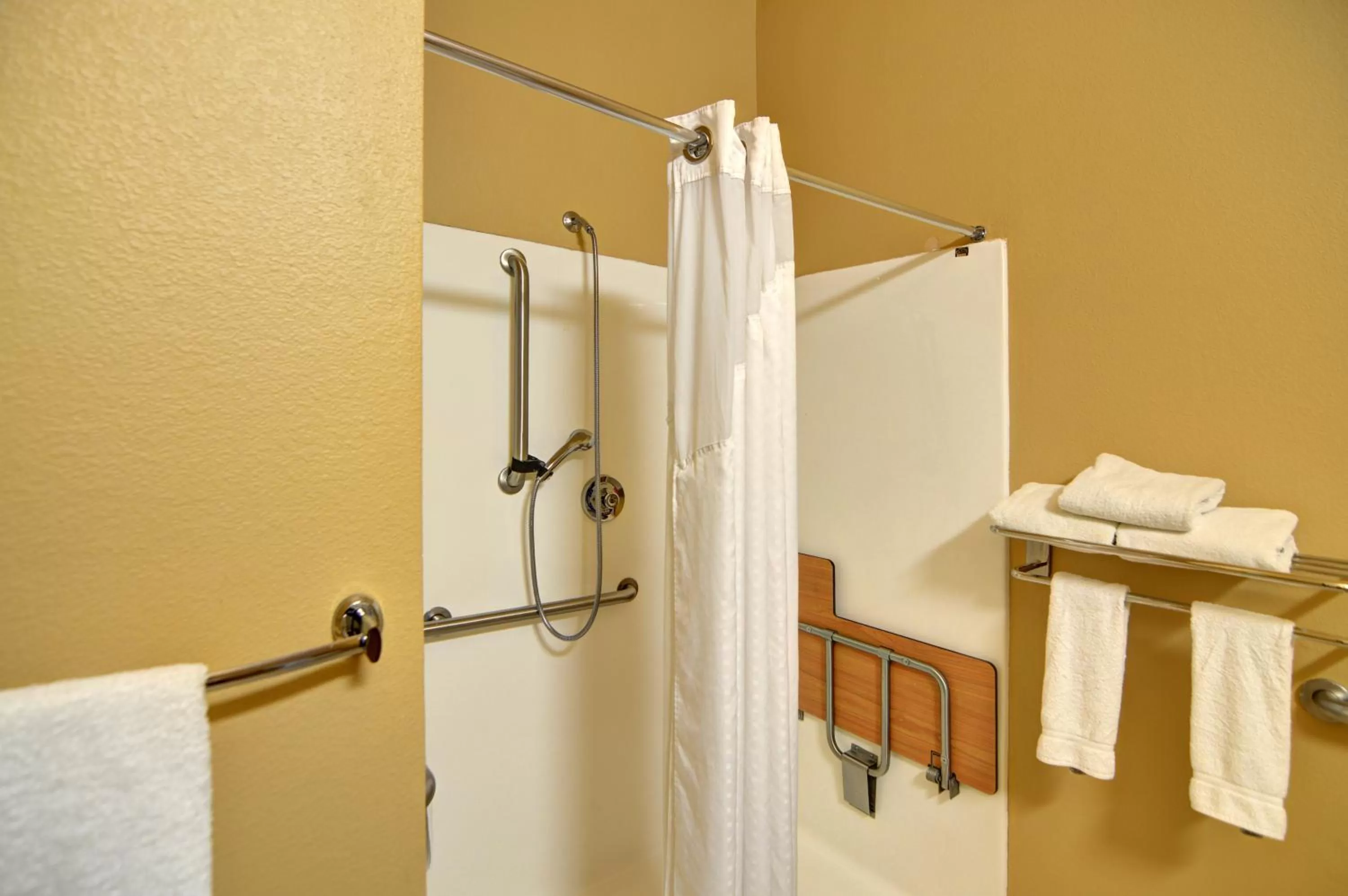 Deluxe King Room - Mobility Access in Holiday Inn Express Hotel and Suites Altus by IHG