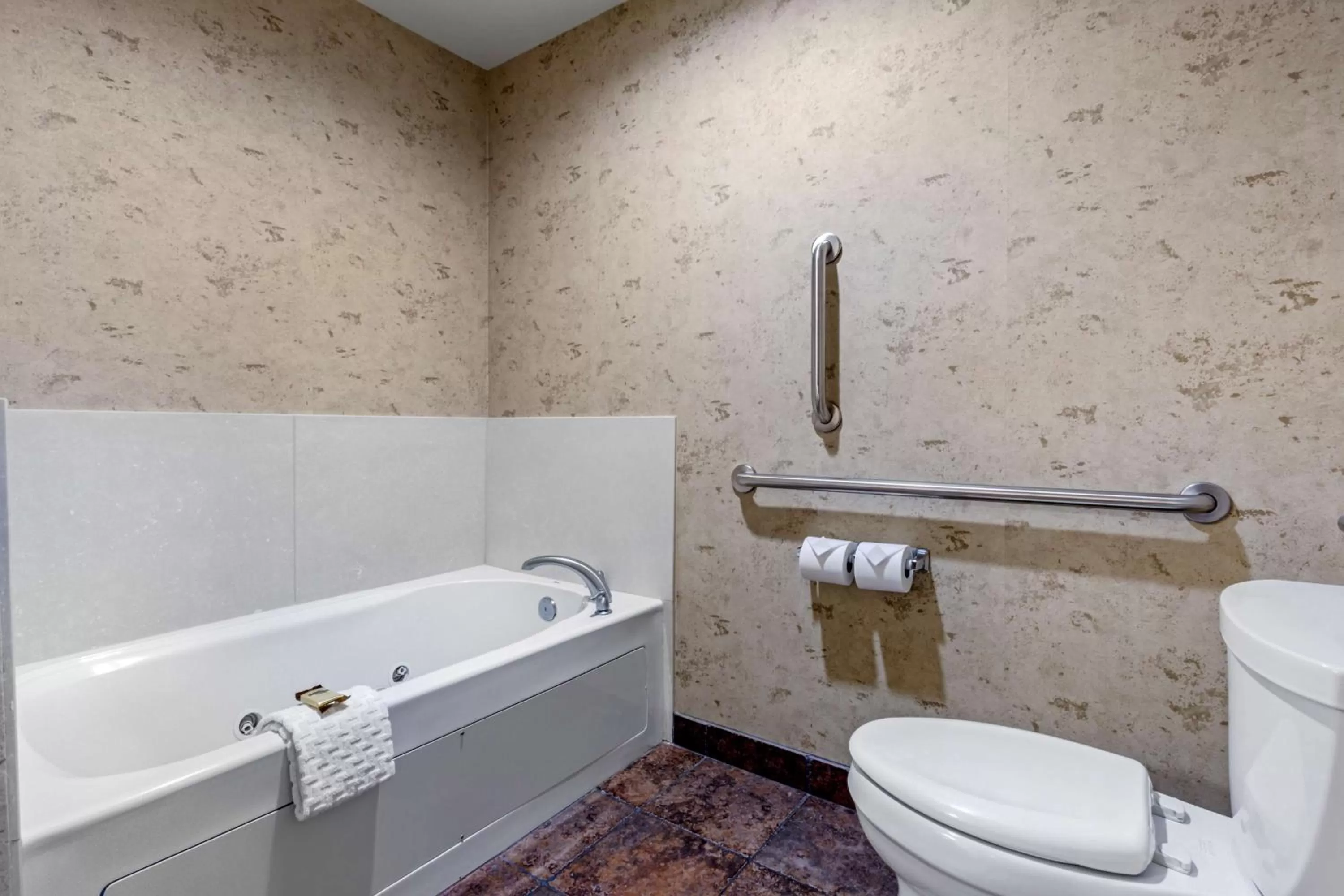 One Bedroom King Suite with Sofa Bed and Mobility Accessible Communcation Assistance Roll In Shower - Non-Smoking in Best Western PLUS Bryce Canyon Grand Hotel