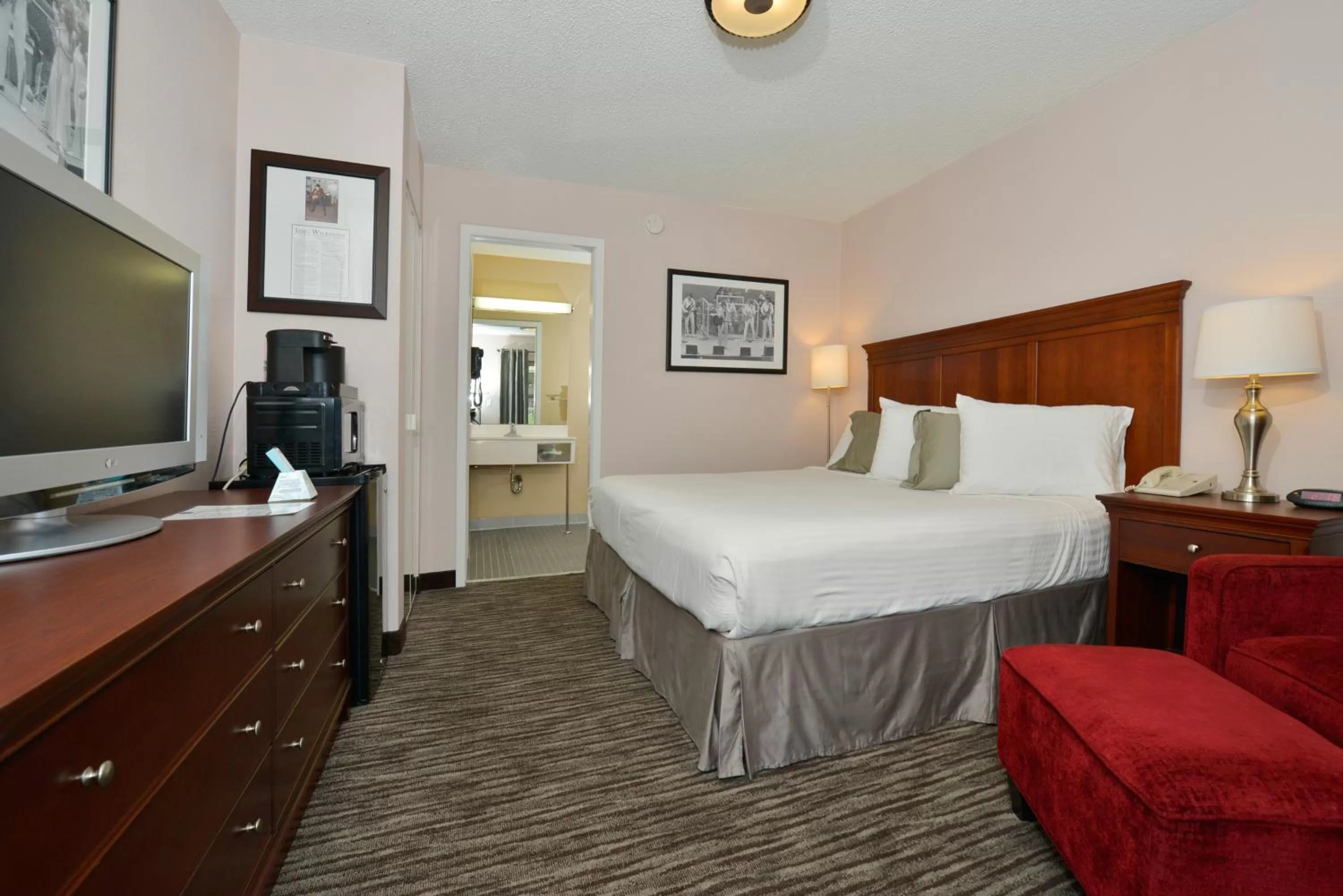 King Suite with Hot Tub - Non-Smoking in Best Western Route 66 Rail Haven