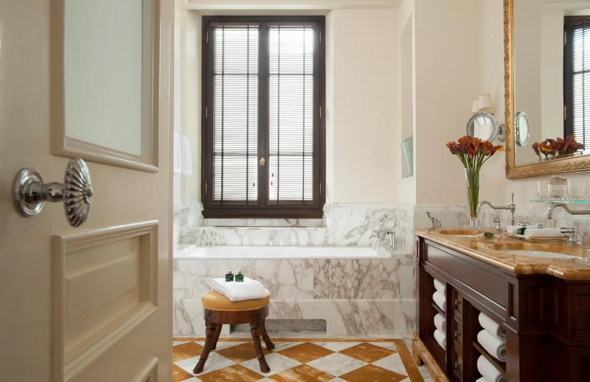 Premier Twin Room in Four Seasons Hotel Firenze