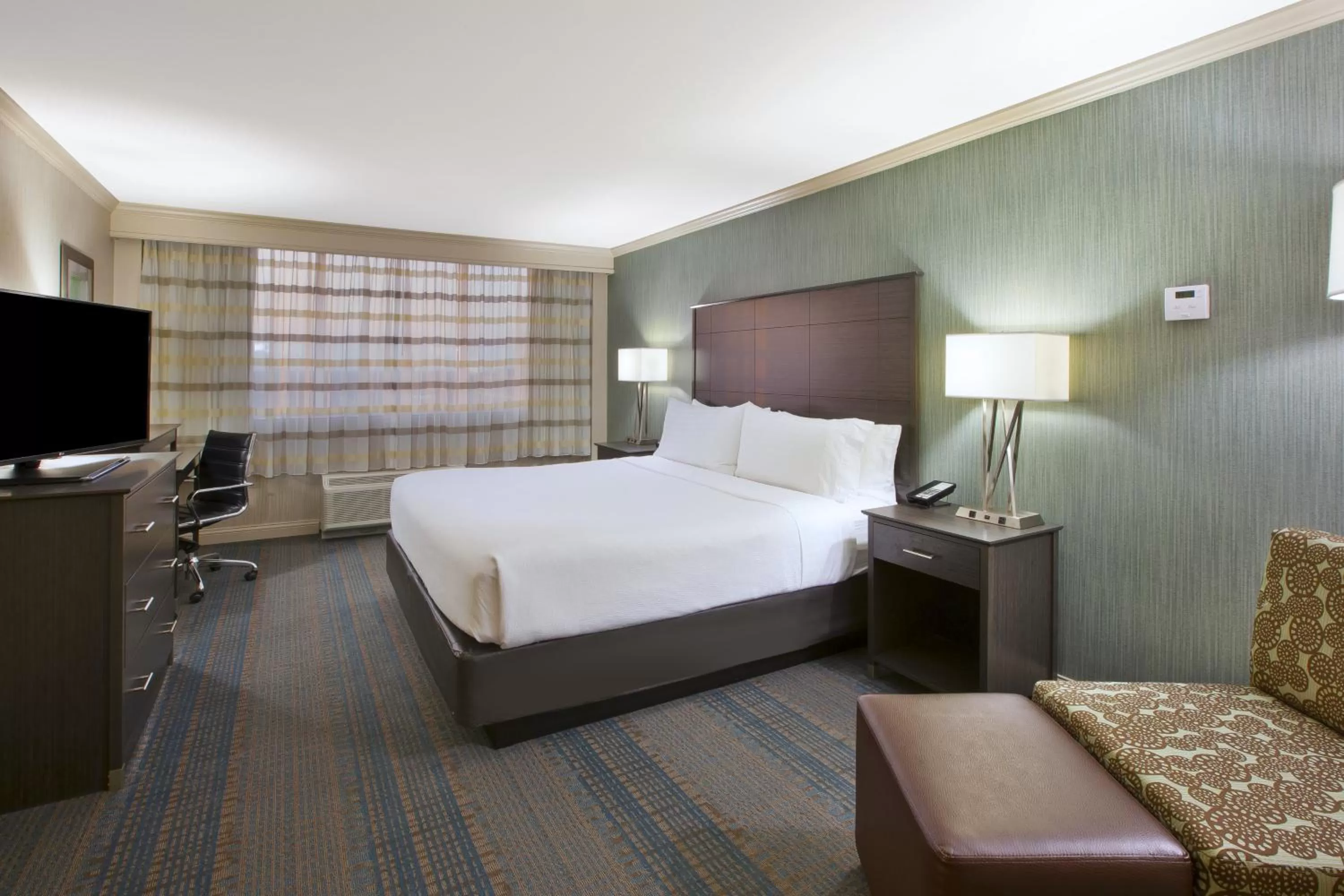 One-Bedroom King Suite in Holiday Inn Columbus Dwtn-Capitol Square by IHG