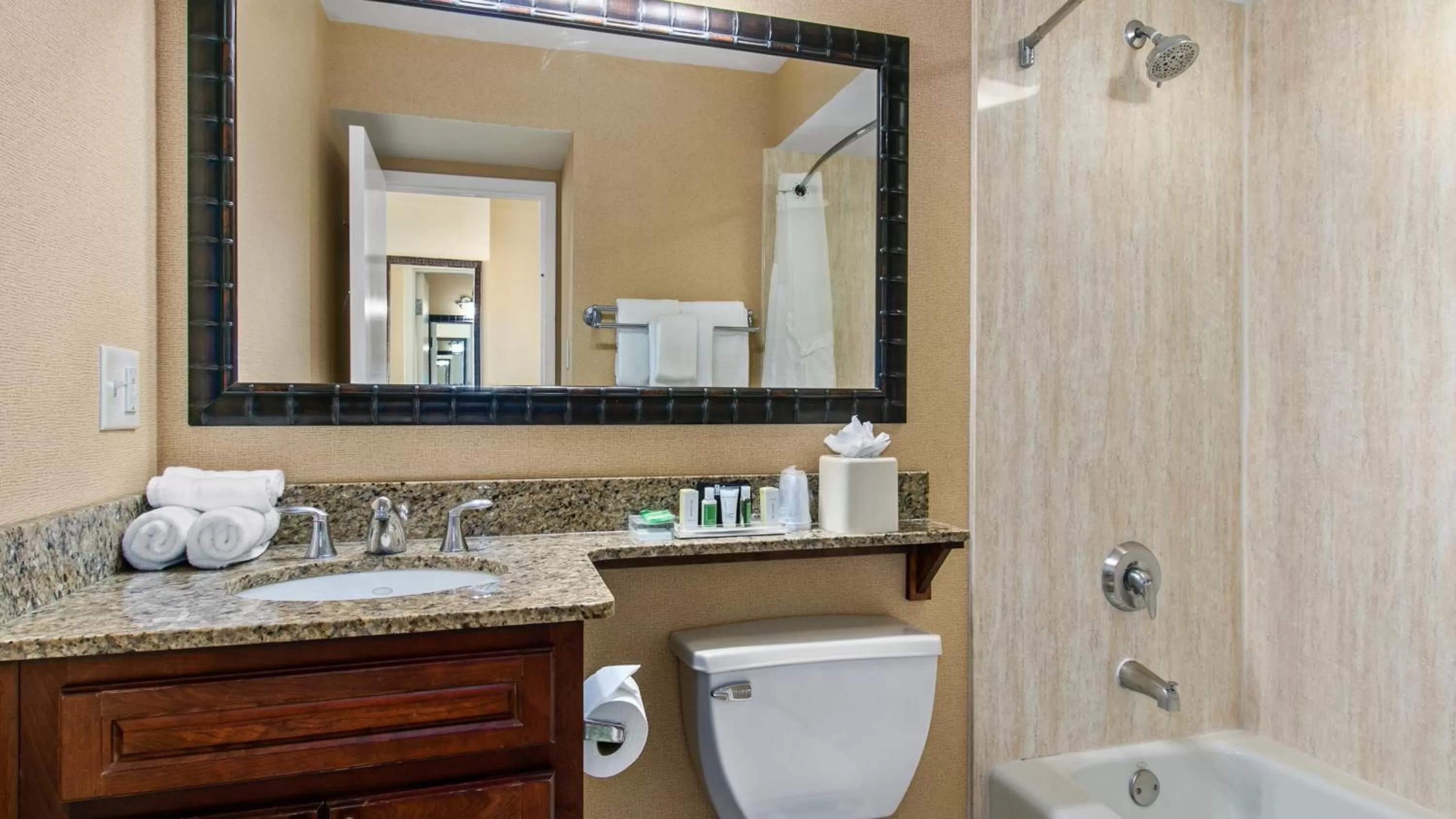 Queen Suite with Balcony and Gulf View in Holiday Inn & Suites Clearwater Beach by IHG
