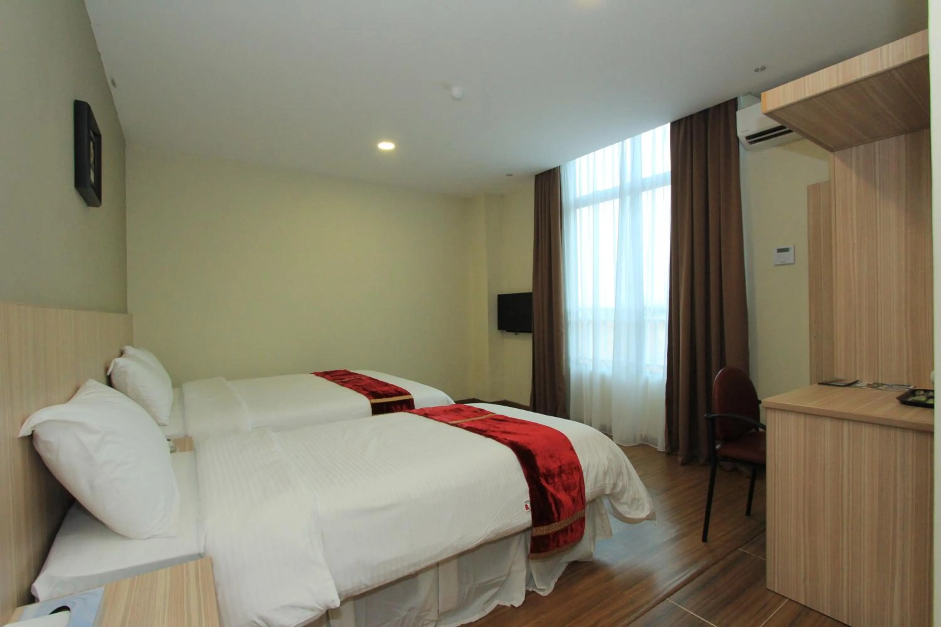 Deluxe Twin Room in Veer Hotel