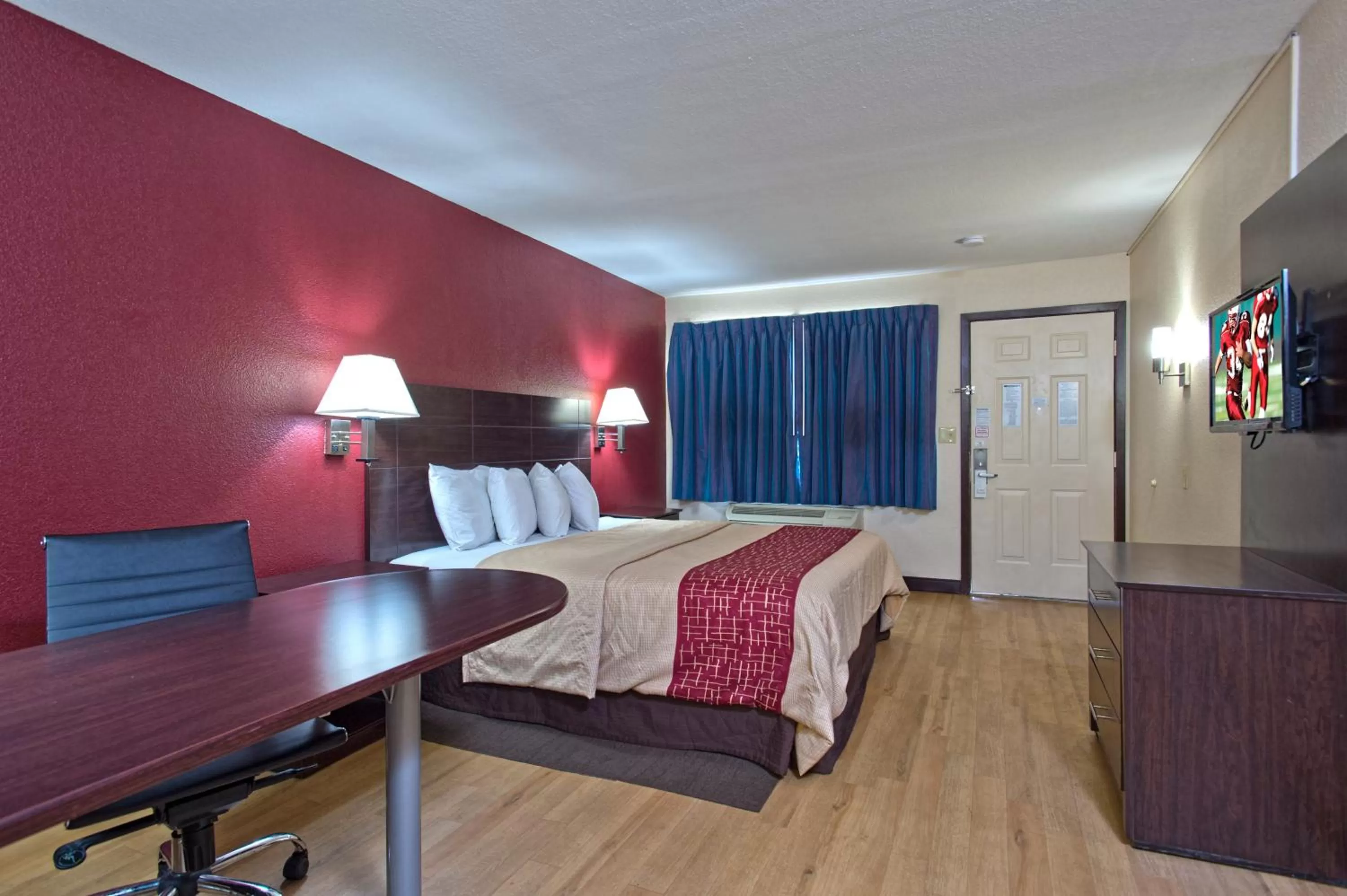 Business King Room Smoking in Red Roof Inn Corpus Christi South