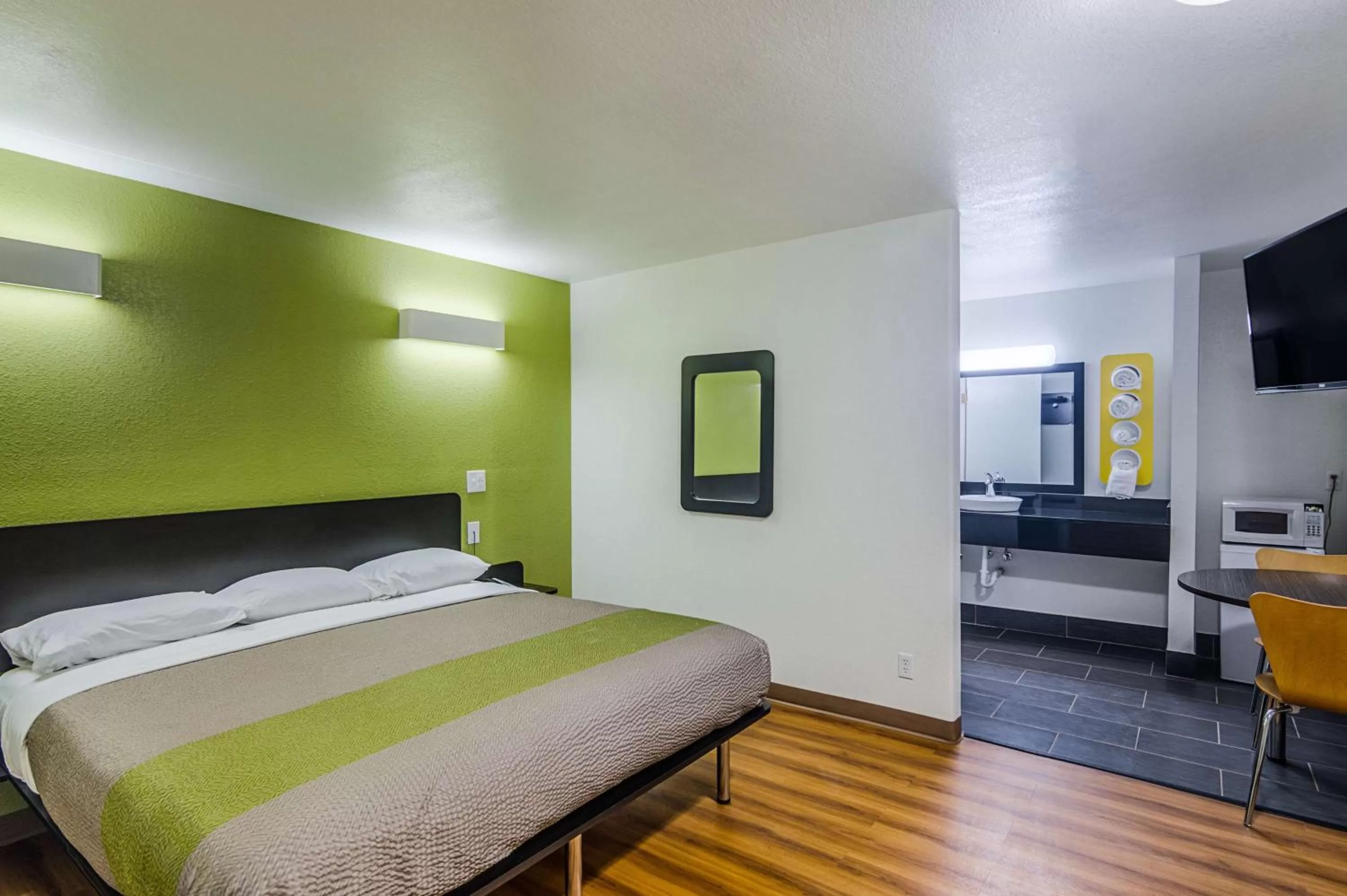 Deluxe King Room - Non-Smoking in Motel 6-Childress, TX