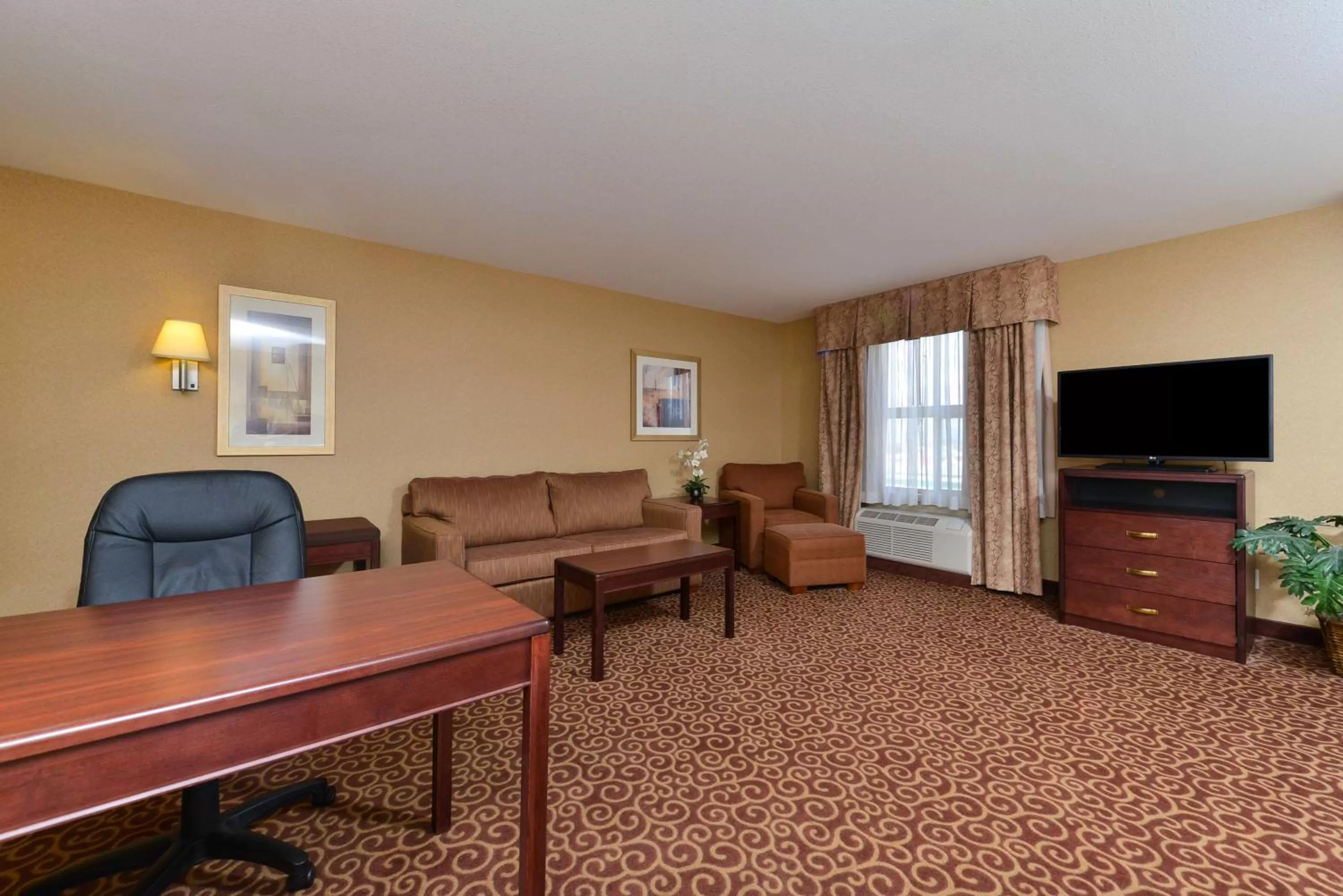 Queen Studio with Two Queen Beds in Hampton Inn & Suites by Hilton Edmonton International Airport