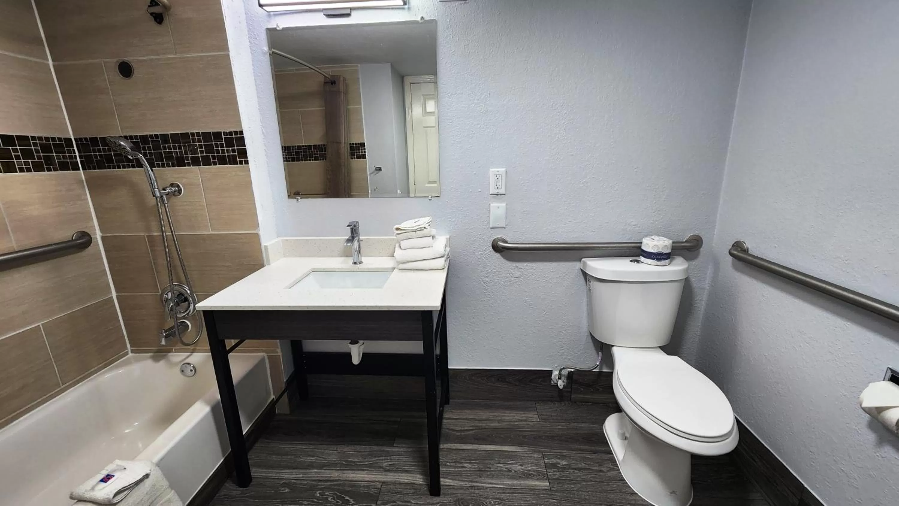 King Room - Disability Access in Studio 6 Baytown, Tx - Garth Road