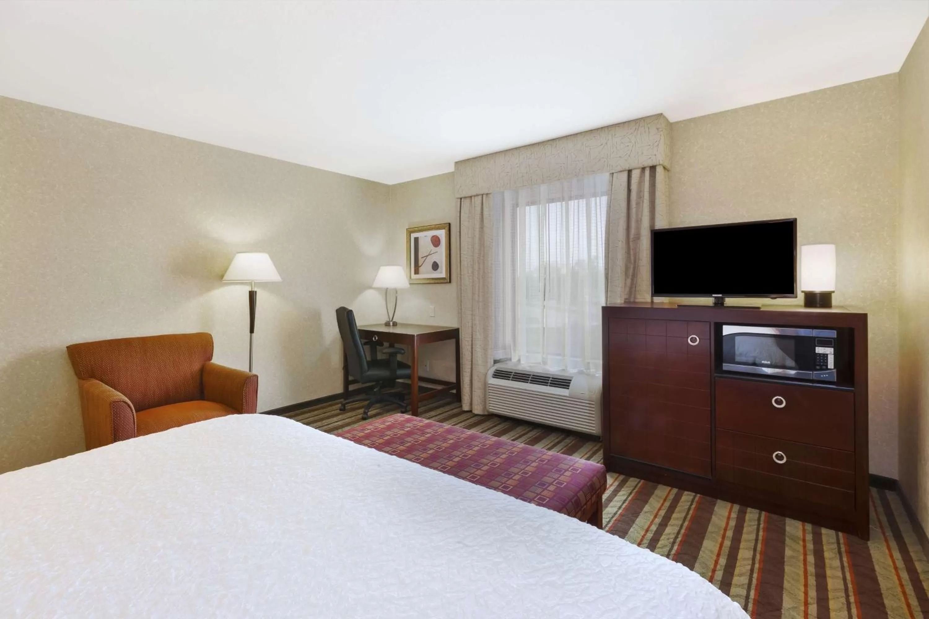 King Room - Hearing Accessible in Hampton Inn Detroit/Southgate