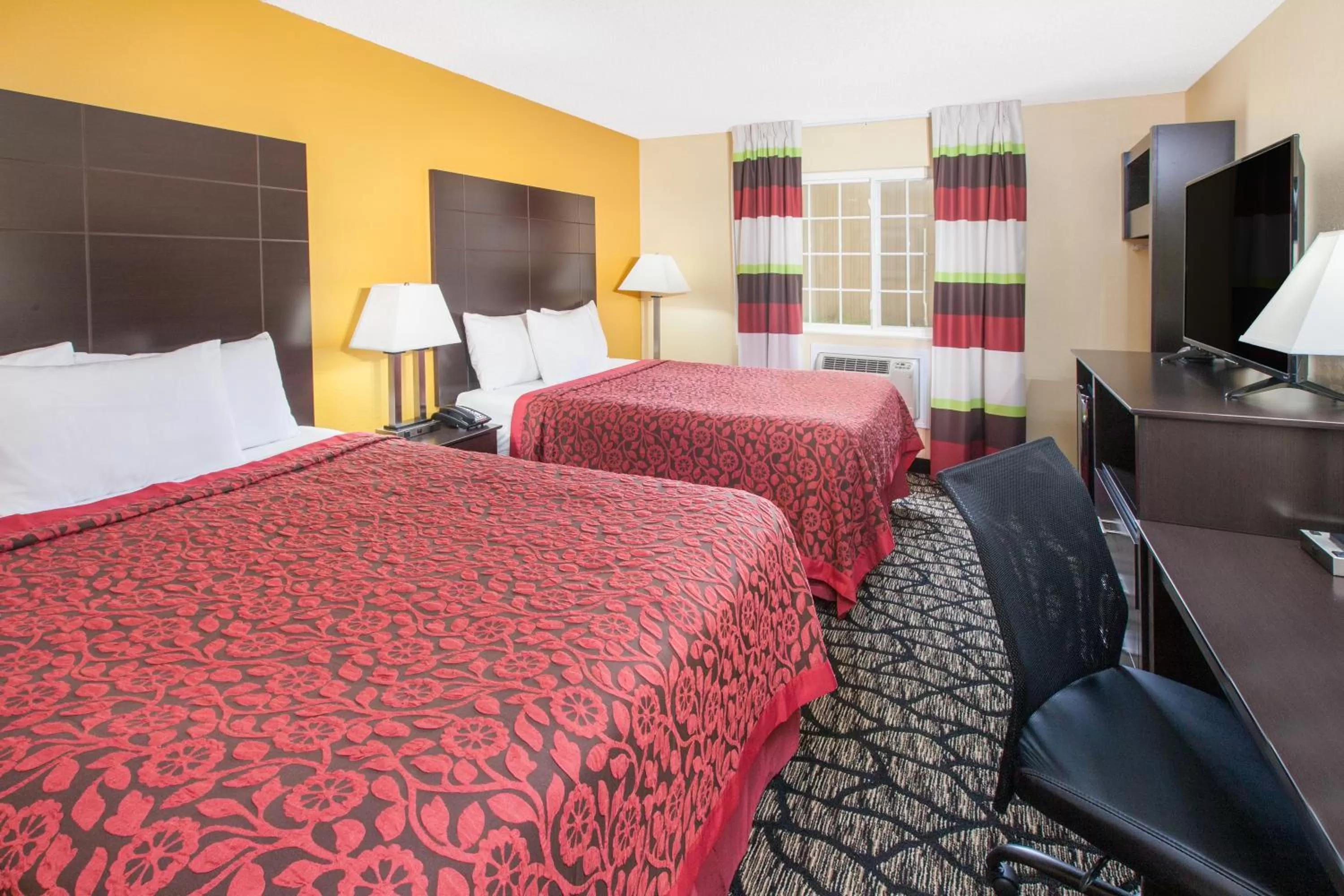 Queen Room with Two Queen Beds - First Floor - Non-Smoking in Days Inn by Wyndham Miami