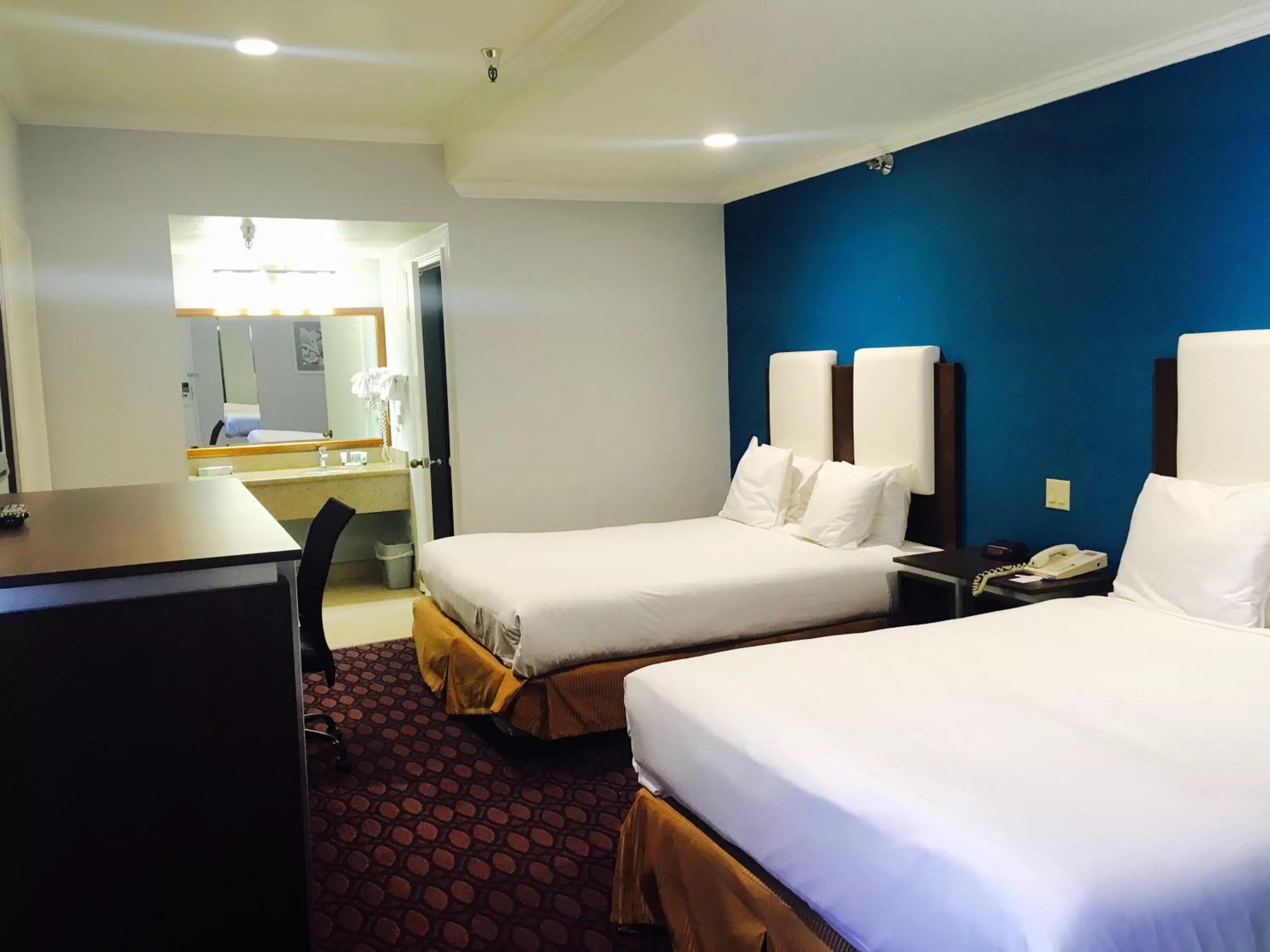 Queen Room with Two Queen Beds - Non-Smoking in Hotel Pacific, Manhattan Beach