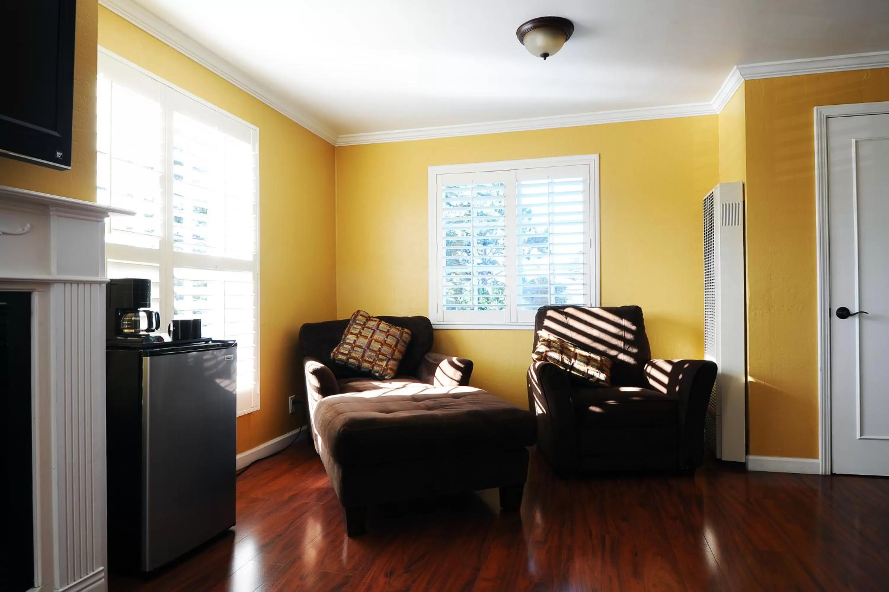 King Suite in Sunset Inn Pacific Grove