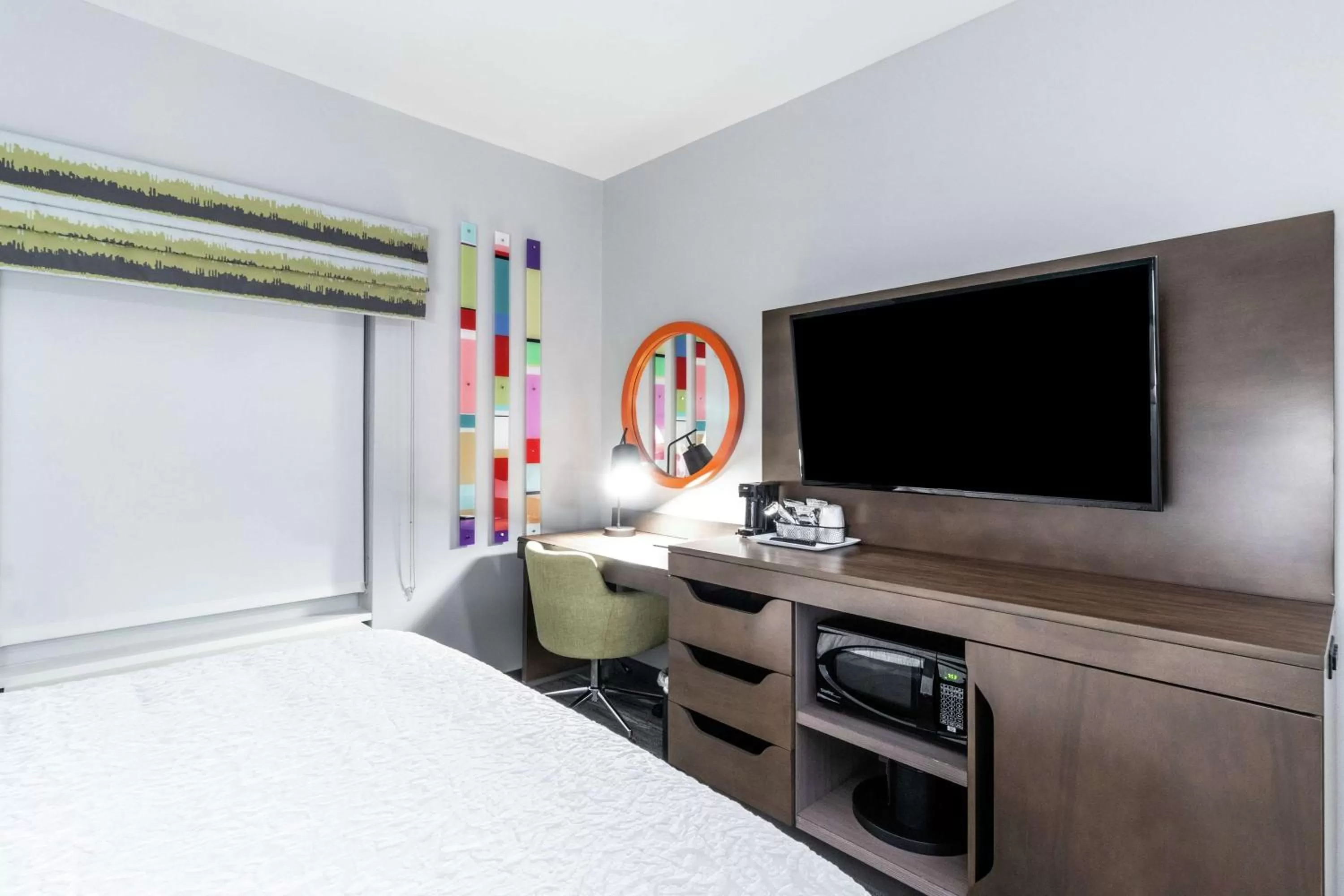 Queen Room with Two Queen Beds - Hearing Accessible/Non-Smoking in Hampton Inn Locust Grove