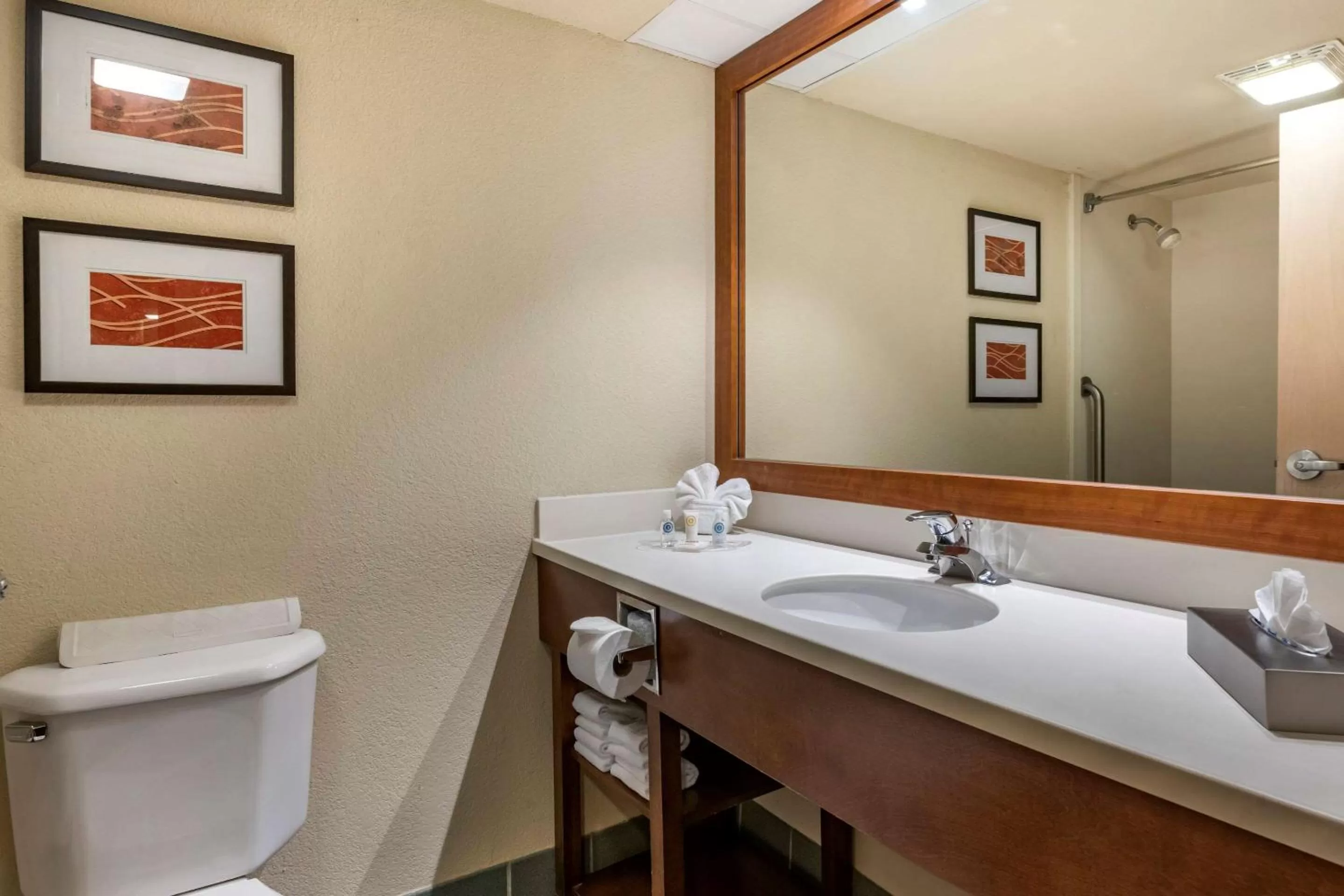 Queen Suite with Two Queen Beds in Comfort Suites Miami - Kendall