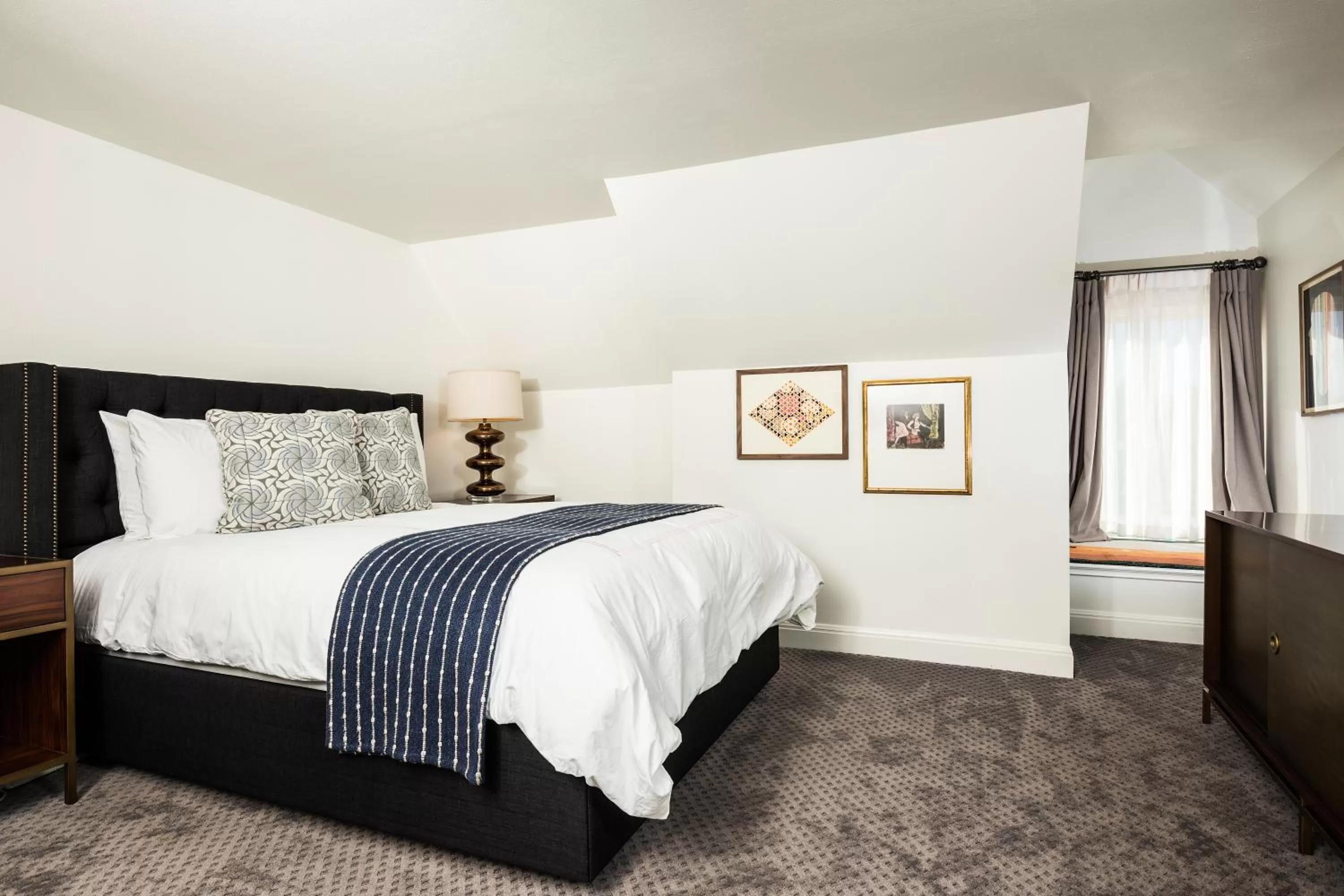 Mansion Queen in Hotel Ella