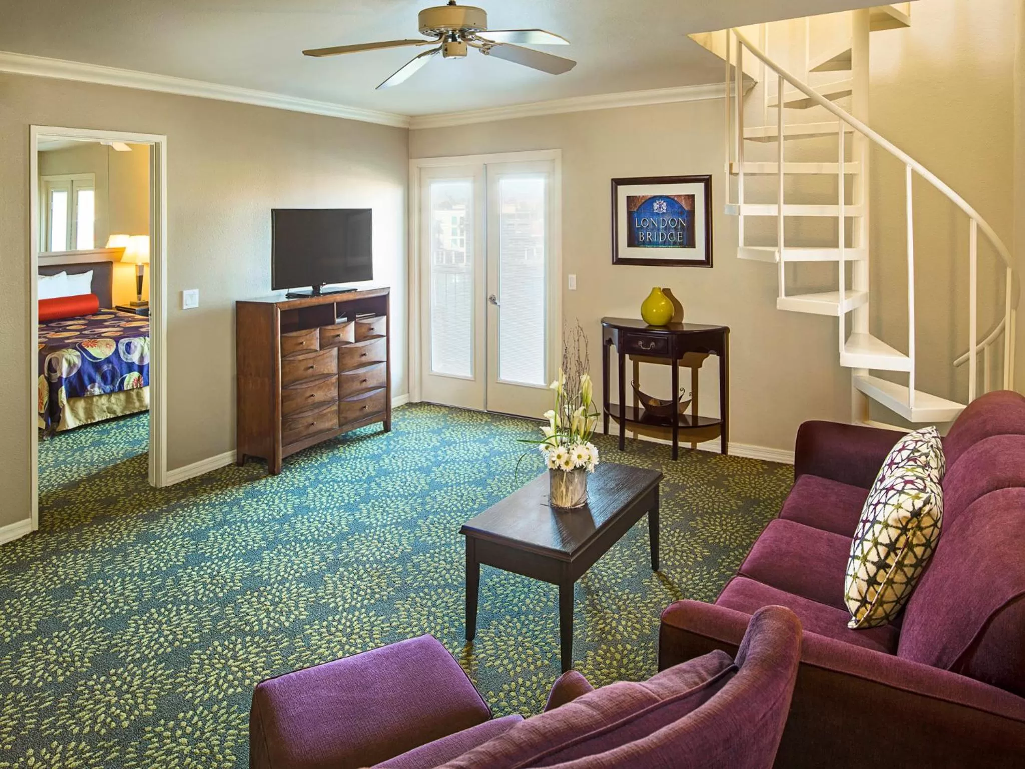 Two-Bedroom Bridge View Deluxe Resort Suite  in London Bridge Resort