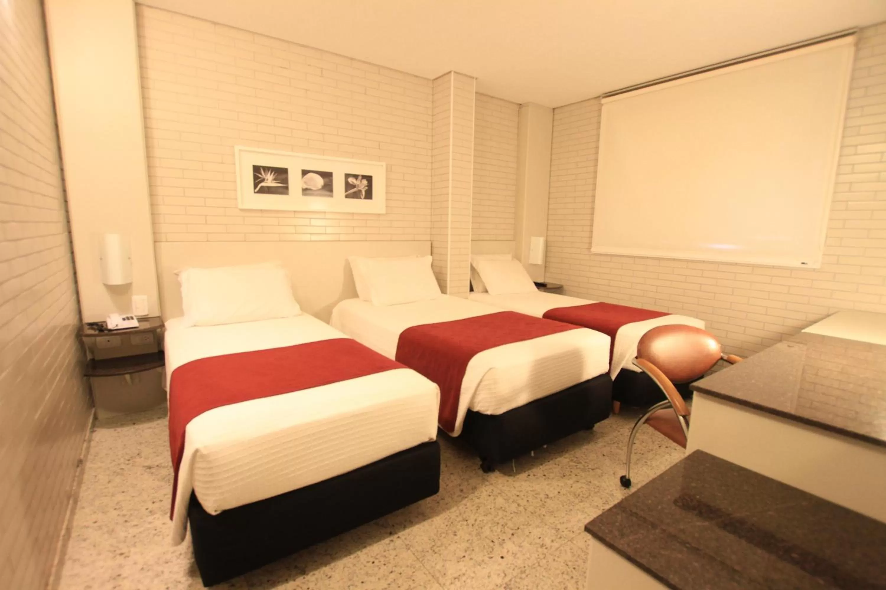 Deluxe Triple Room with 3 Single beds in Hotel Confiance Batel