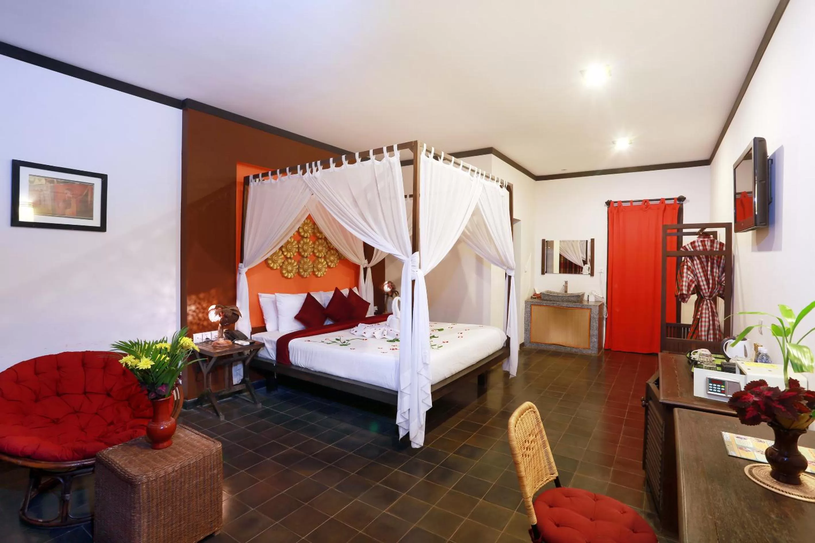 King Cabana Room with Balcony and Pool View - Free Pickup in Residence Indochine D'angkor
