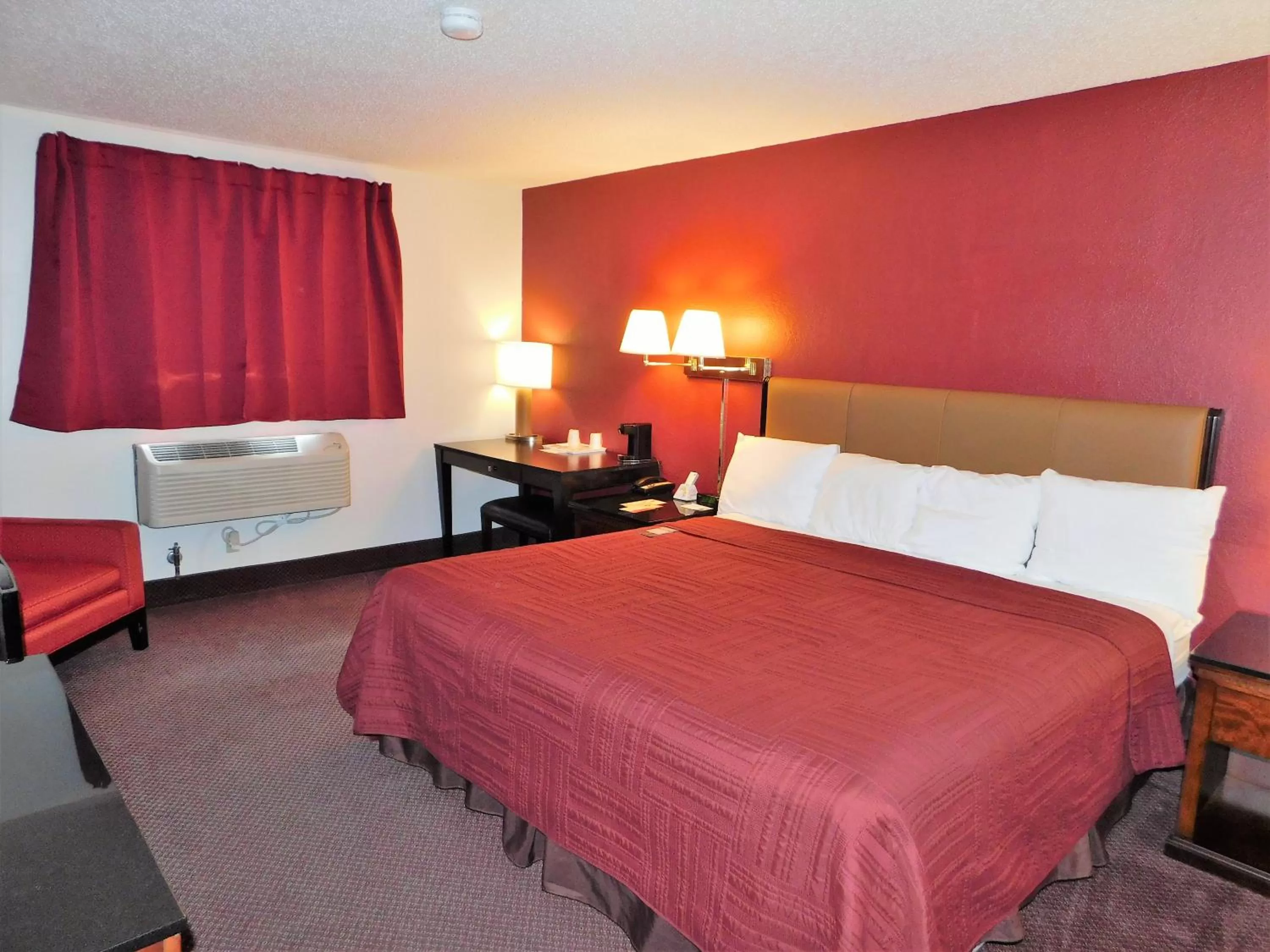 Standard King Room in The Covered Bridge Inn