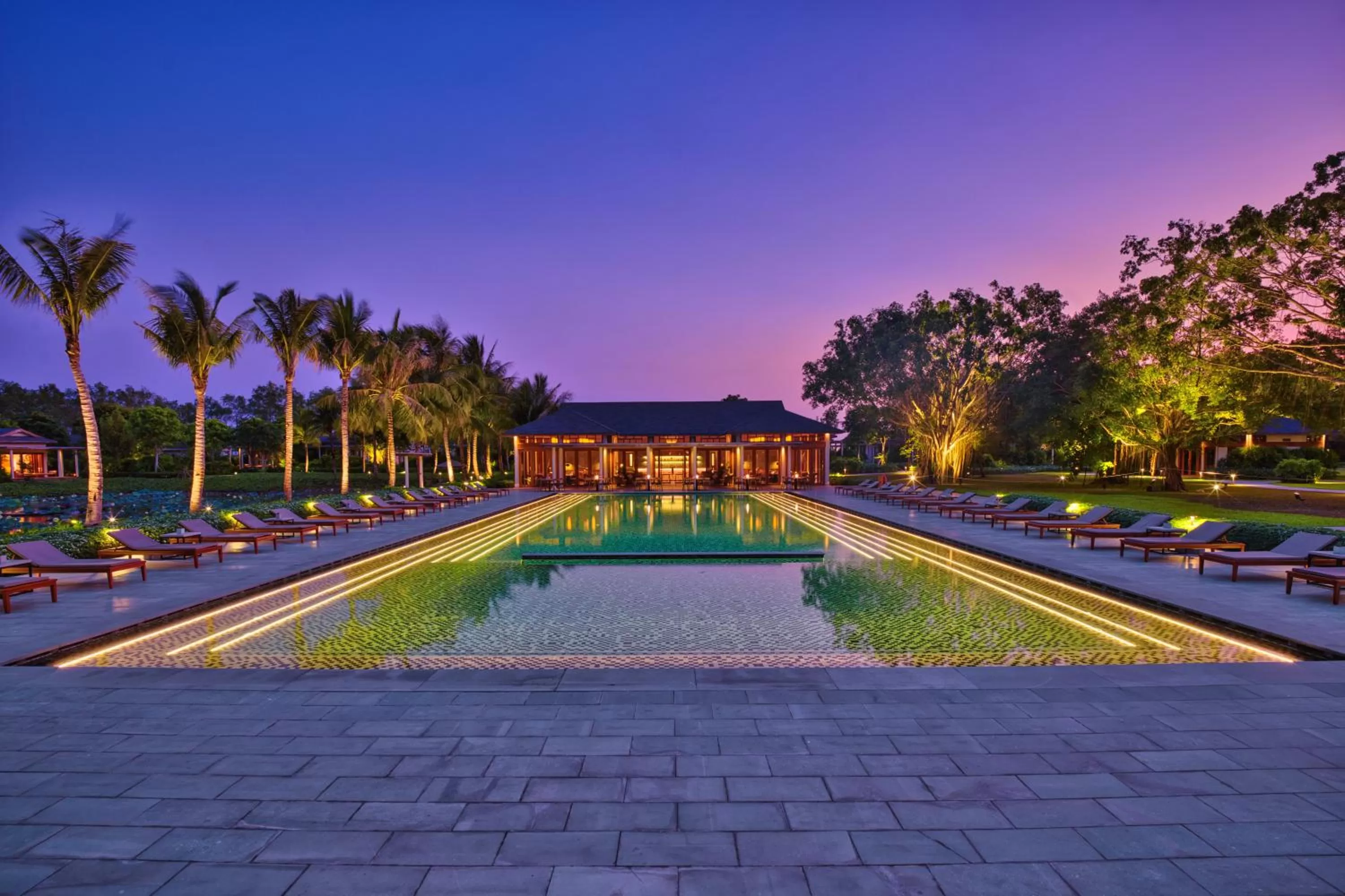 Lounge or bar, Swimming Pool in Azerai Can Tho