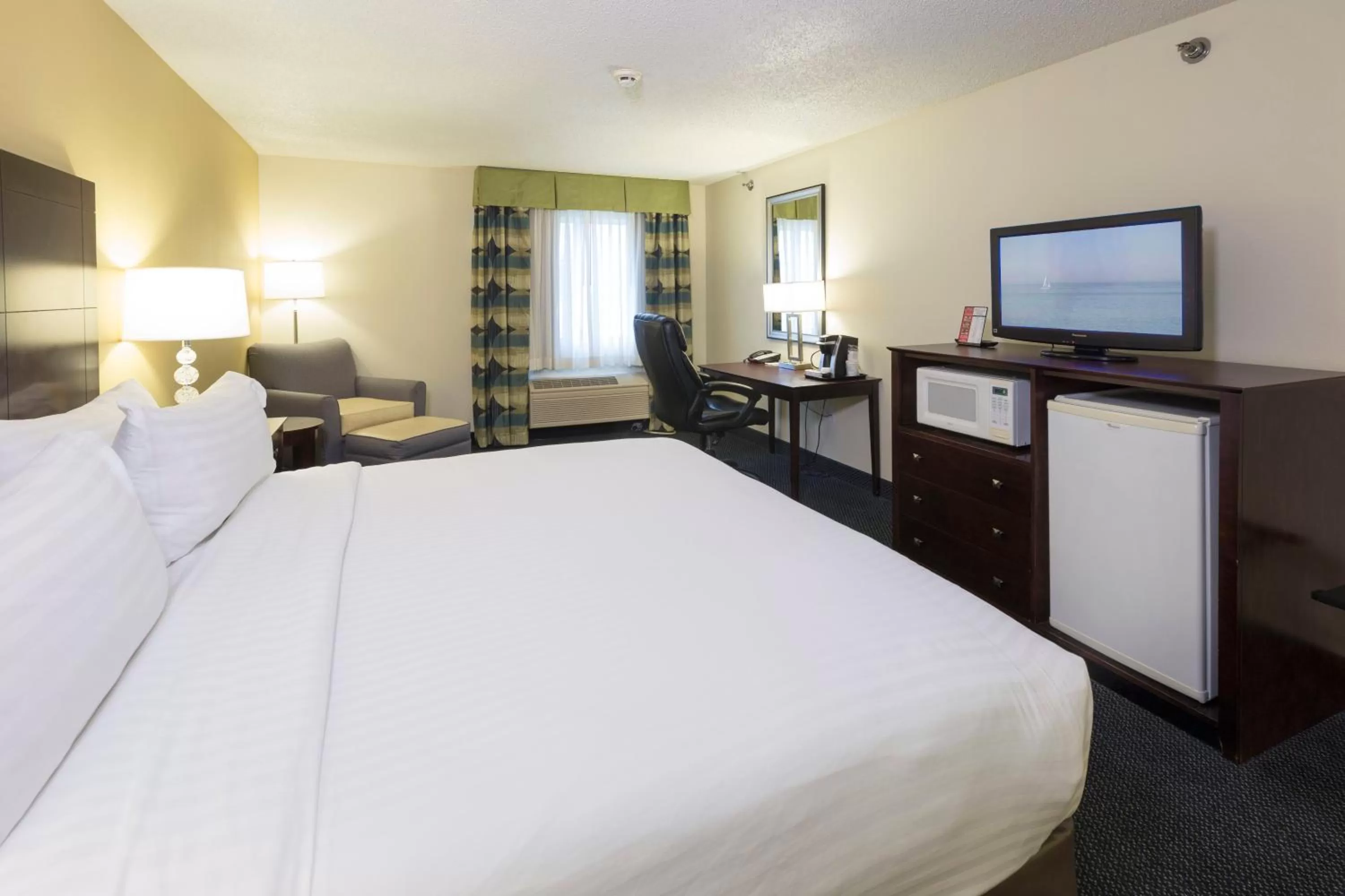 Standard Room in Holiday Inn Express Hotel & Suites-Saint Joseph by IHG