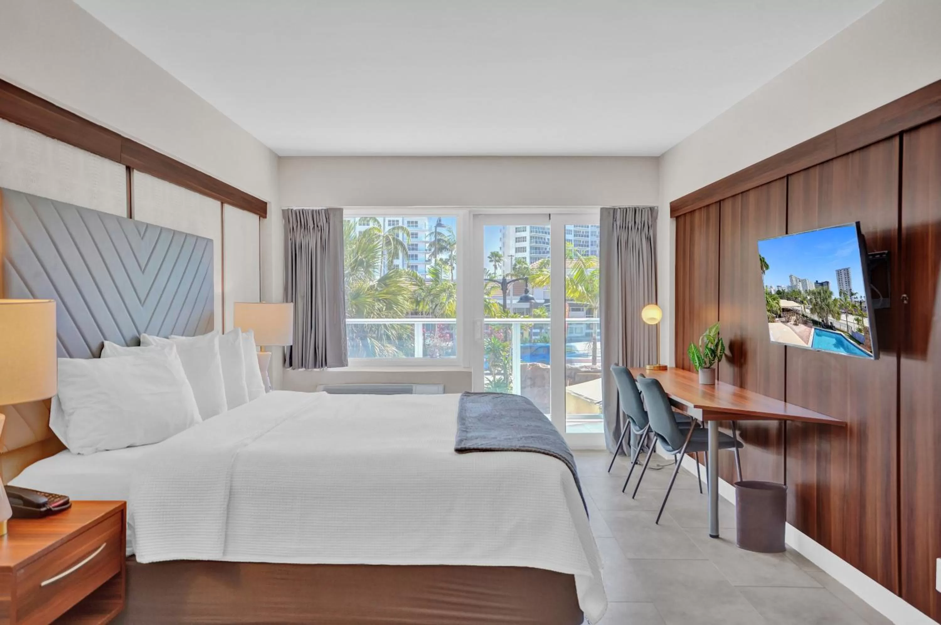 Superior King with Balcony in Royal Beach Palace