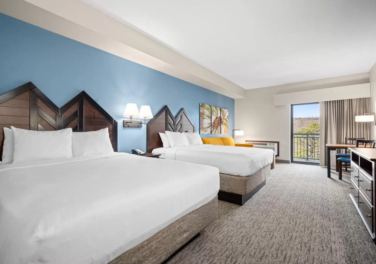 Deluxe Double Room with Balcony in Camelback Resort
