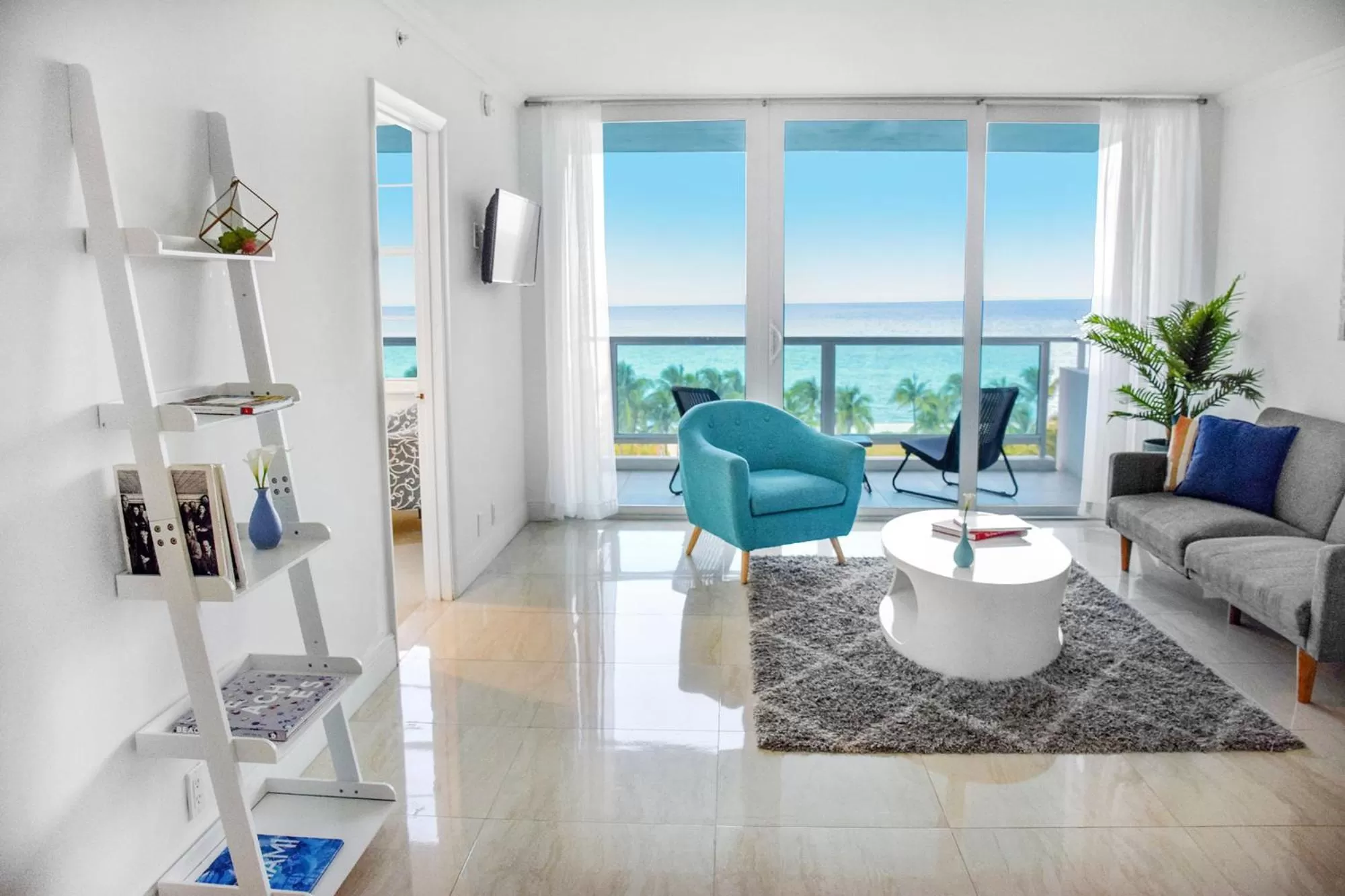 Deluxe Oceanview Suite 2 Bedroom & 2 Bath with Kitchen in Seacoast Suites on Miami Beach
