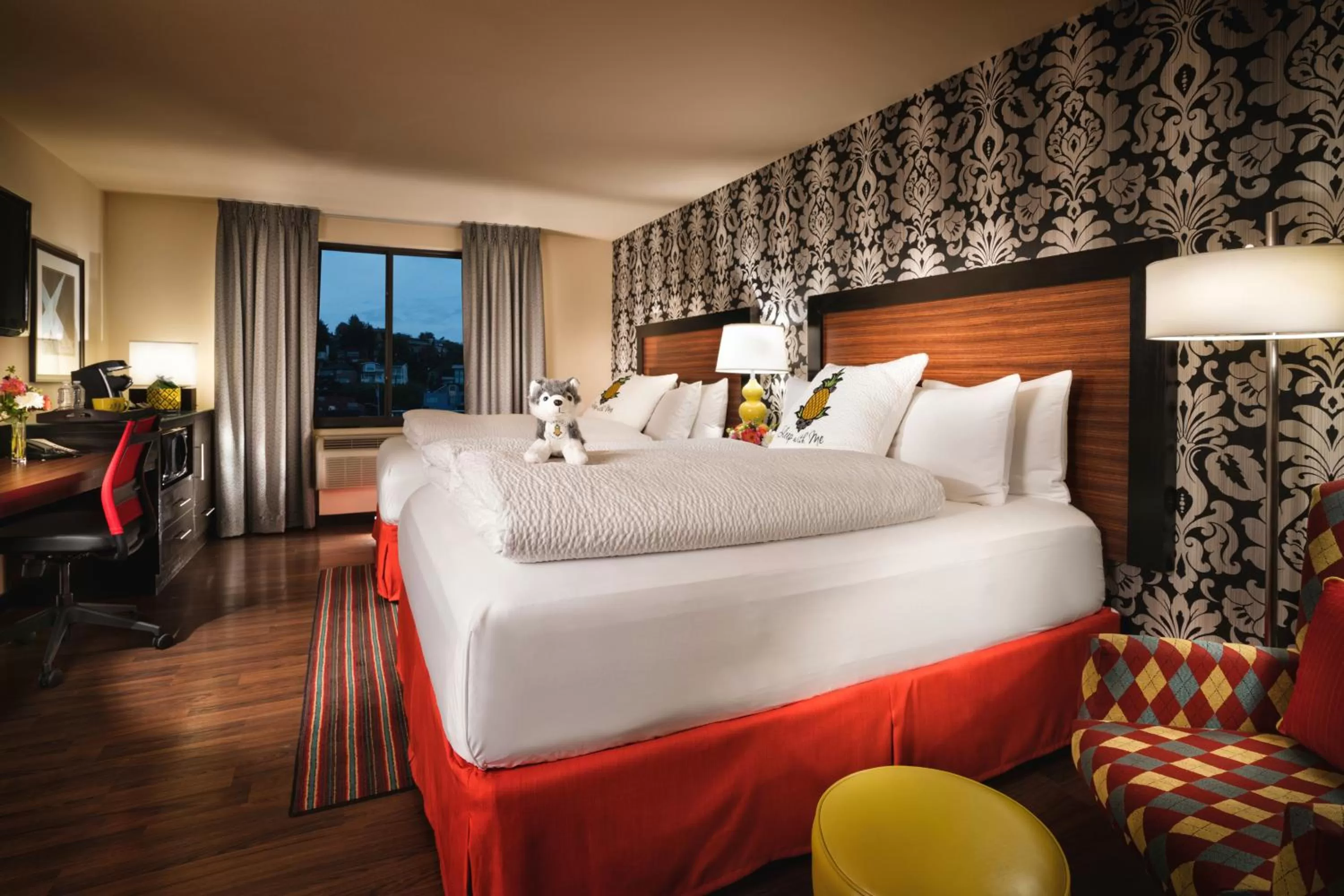 Duet Queen in Staypineapple, The Maxwell Hotel, Seattle Center Seattle