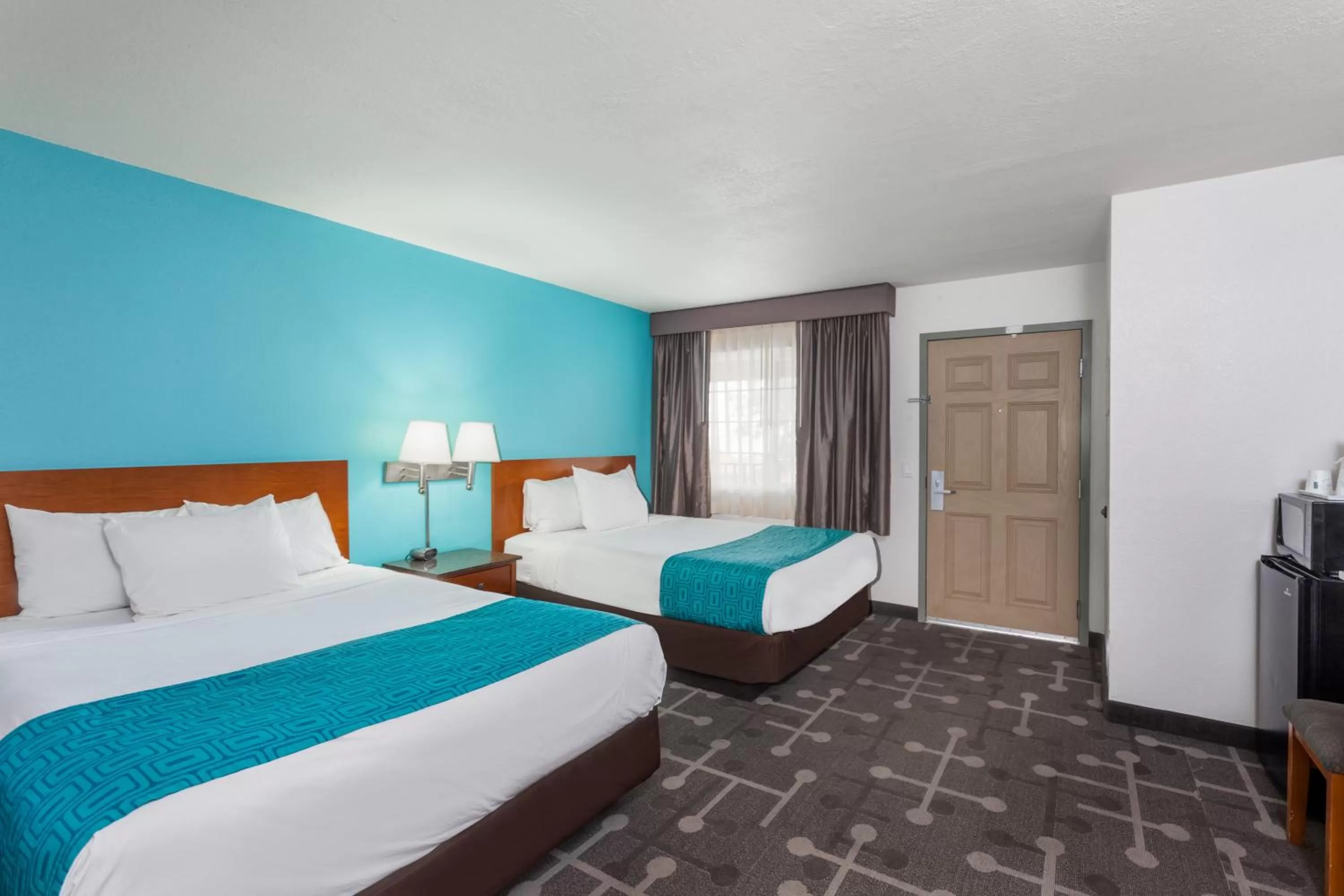 Queen Room with Two Queen Beds - Non-Smoking in Howard Johnson by Wyndham National City/San Diego South