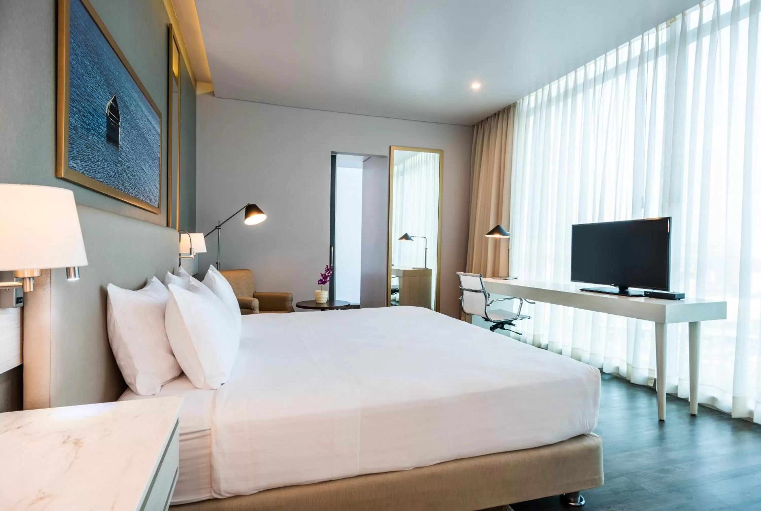 Deluxe King Room - Non-Smoking in Crowne Plaza Barranquilla by IHG