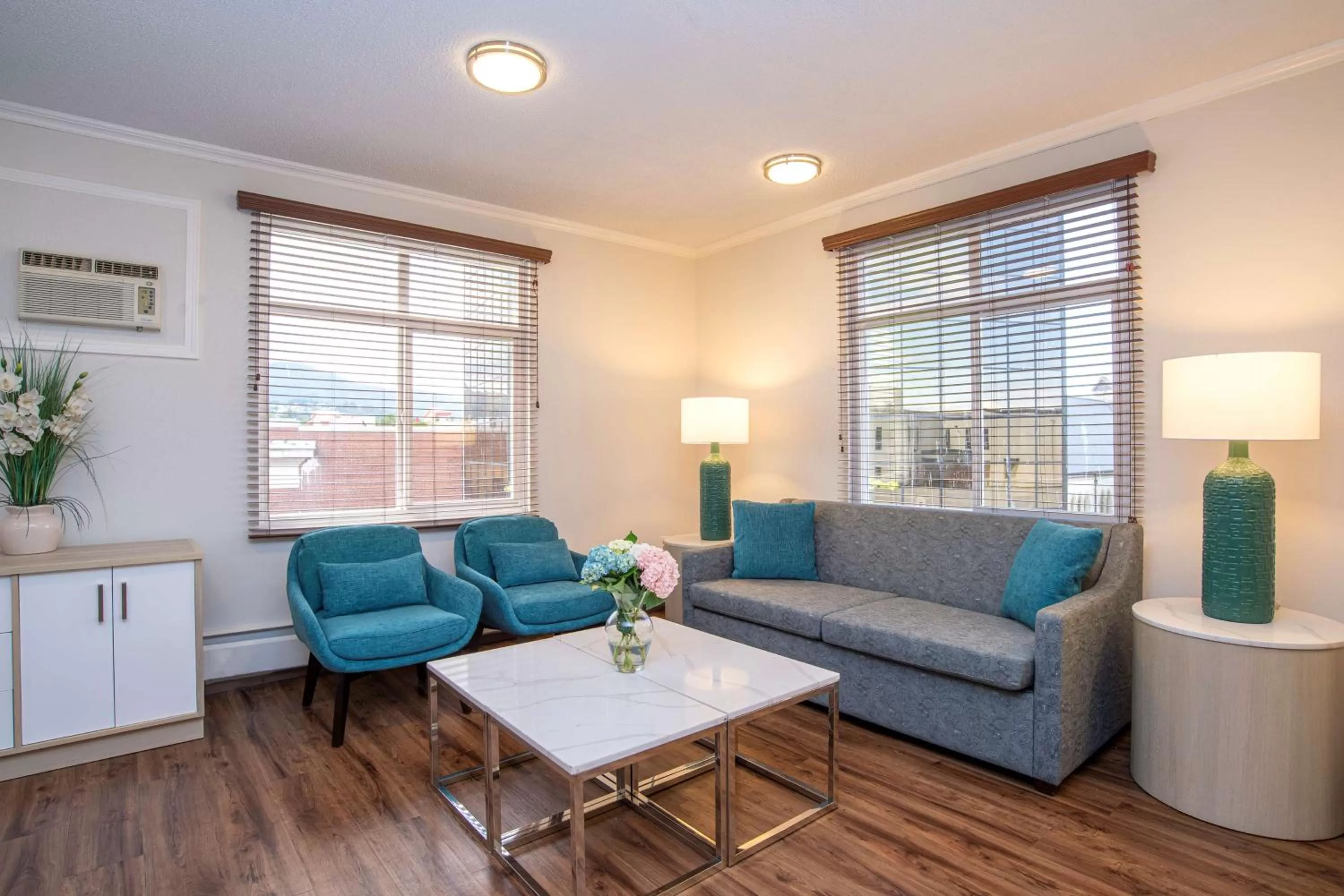 Executive Two-Room King Suite with Sofa Bed - Non-Smoking in Best Western Dorchester Hotel