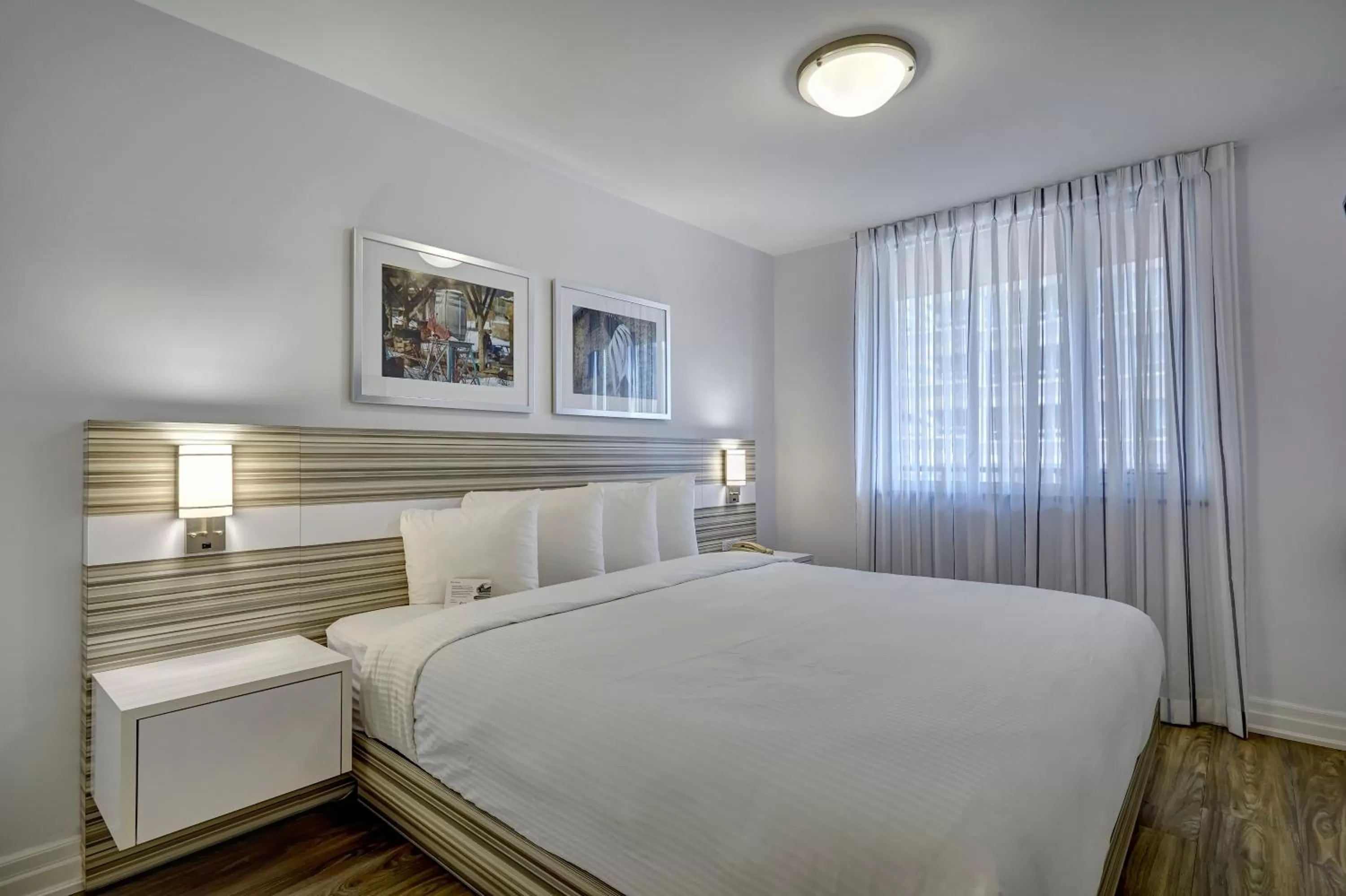 Deluxe King Suite in Town Inn Suites Hotel