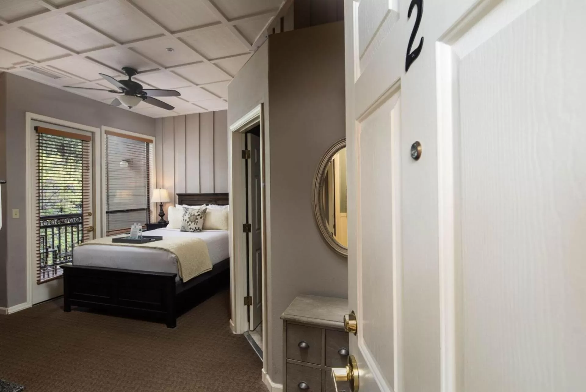 Deluxe Queen Room - single occupancy in Inn Above Oak Creek Sedona