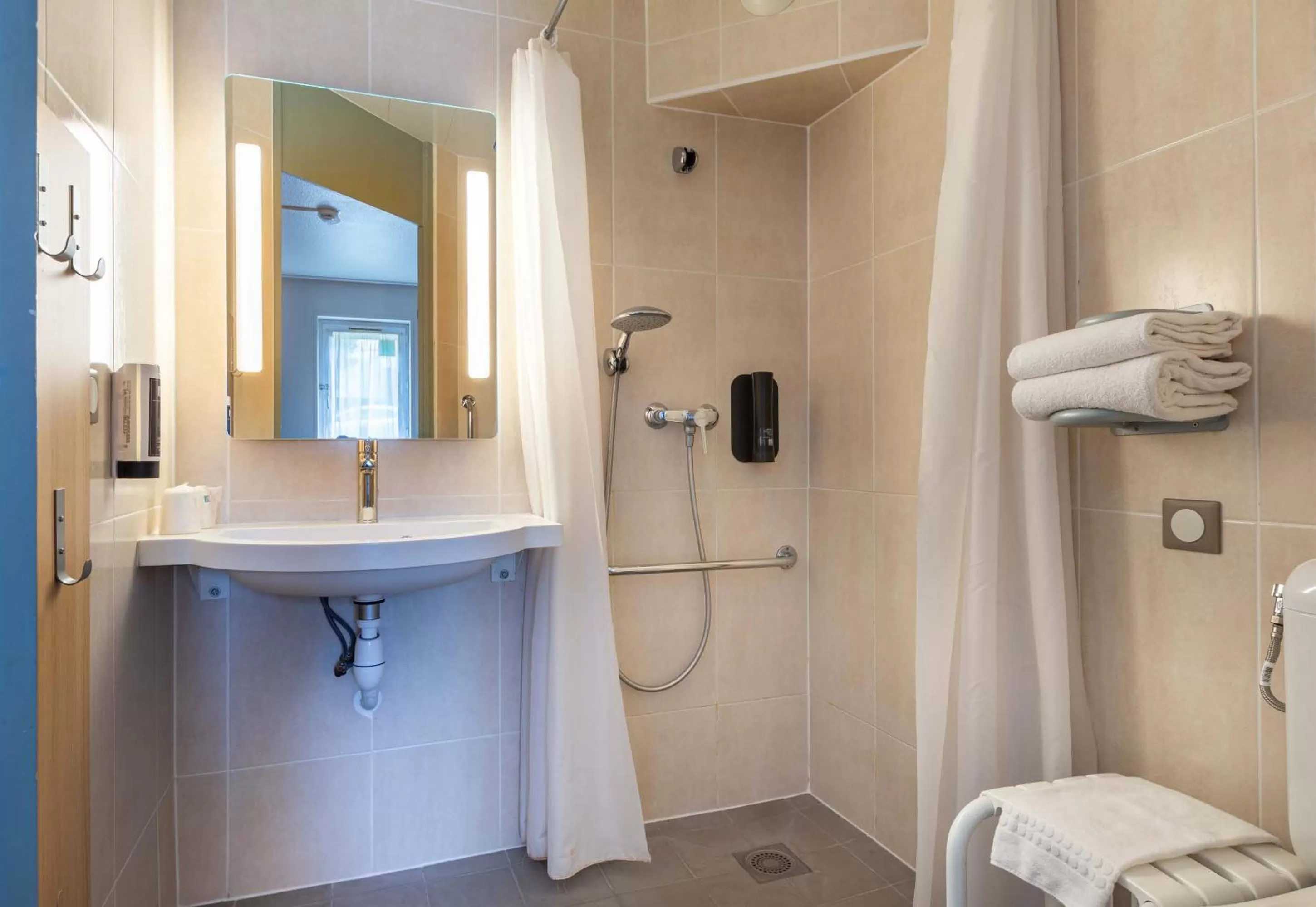 Double Room - Disability Access in B&B HOTEL CHARTRES Le Coudray