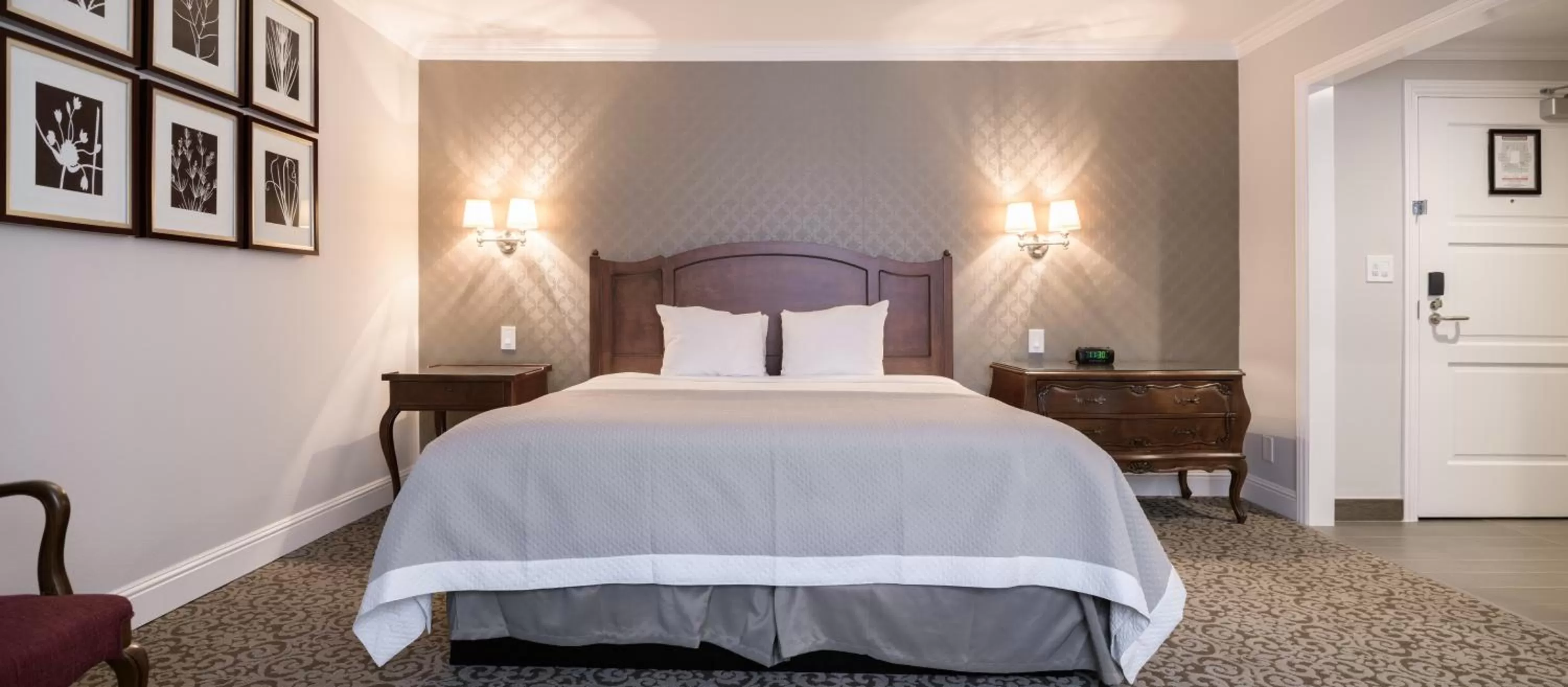 Deluxe King Room in Woodcrest Hotel Cupertino