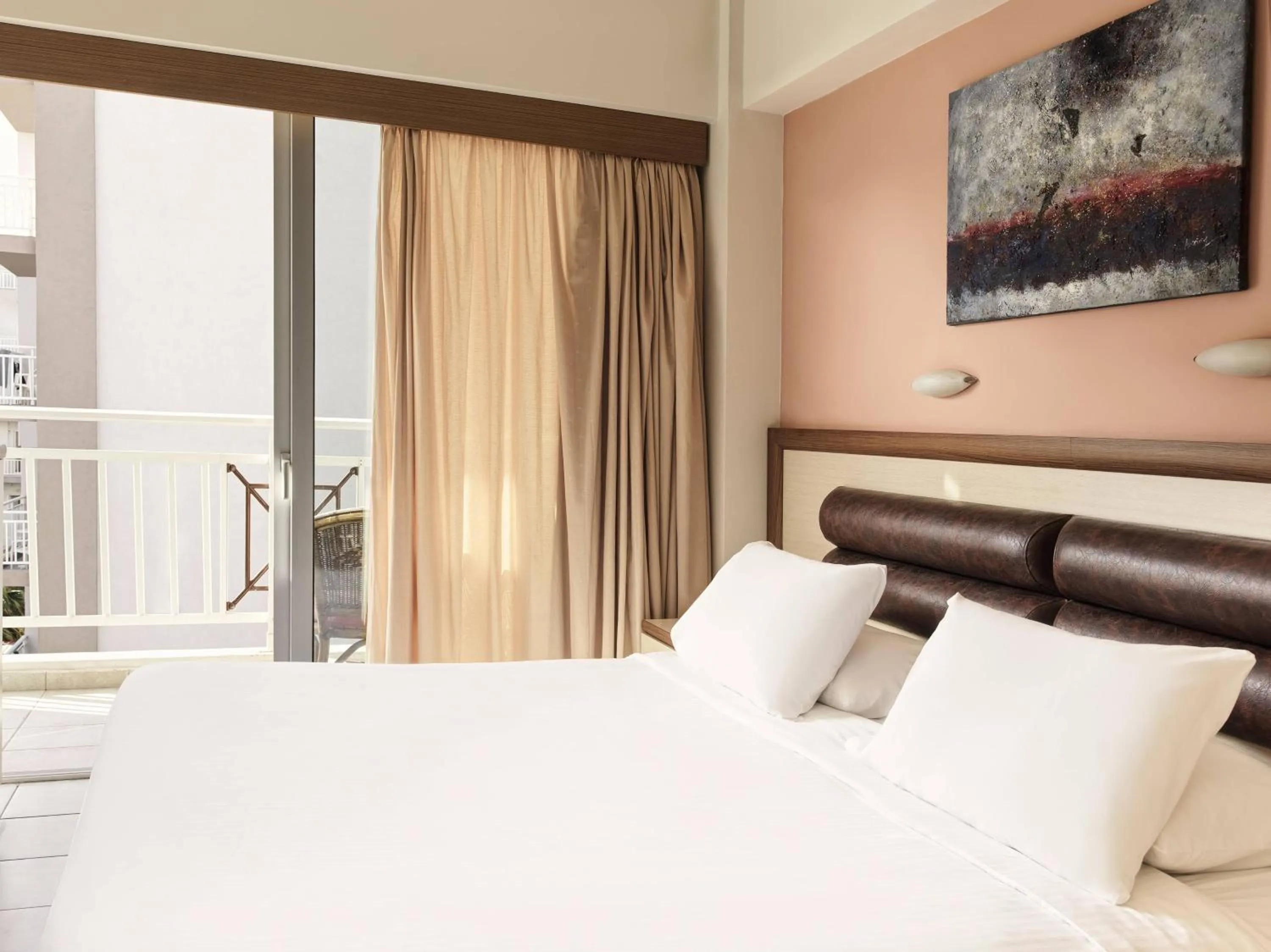 Double or Twin Room Pool Level in Pearl Hotel