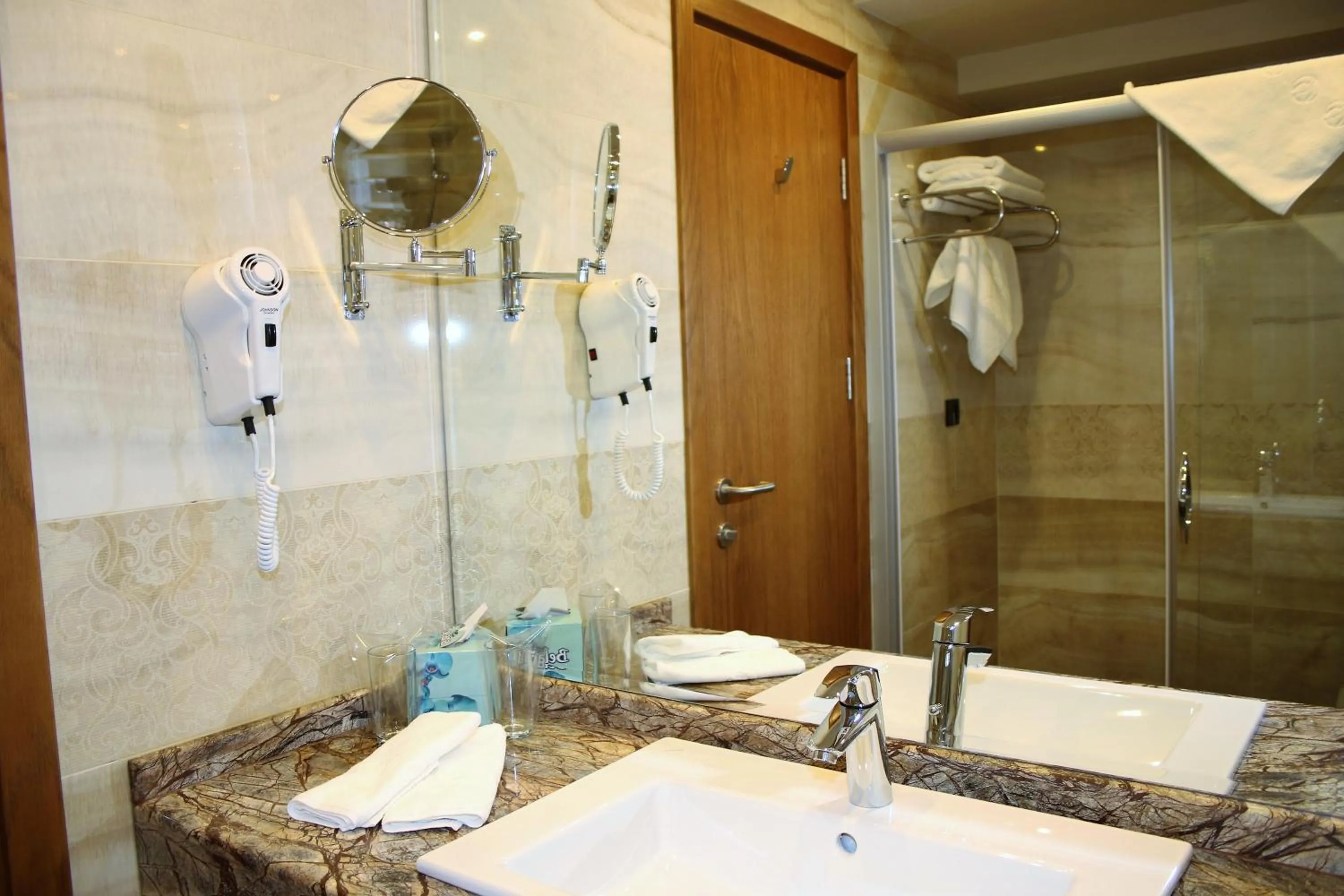 Standard Room 1 King Bed, 25 Sqm, Free Wifi, Central Air Conditioning, Shower in Hotel Golden Tulip Varna