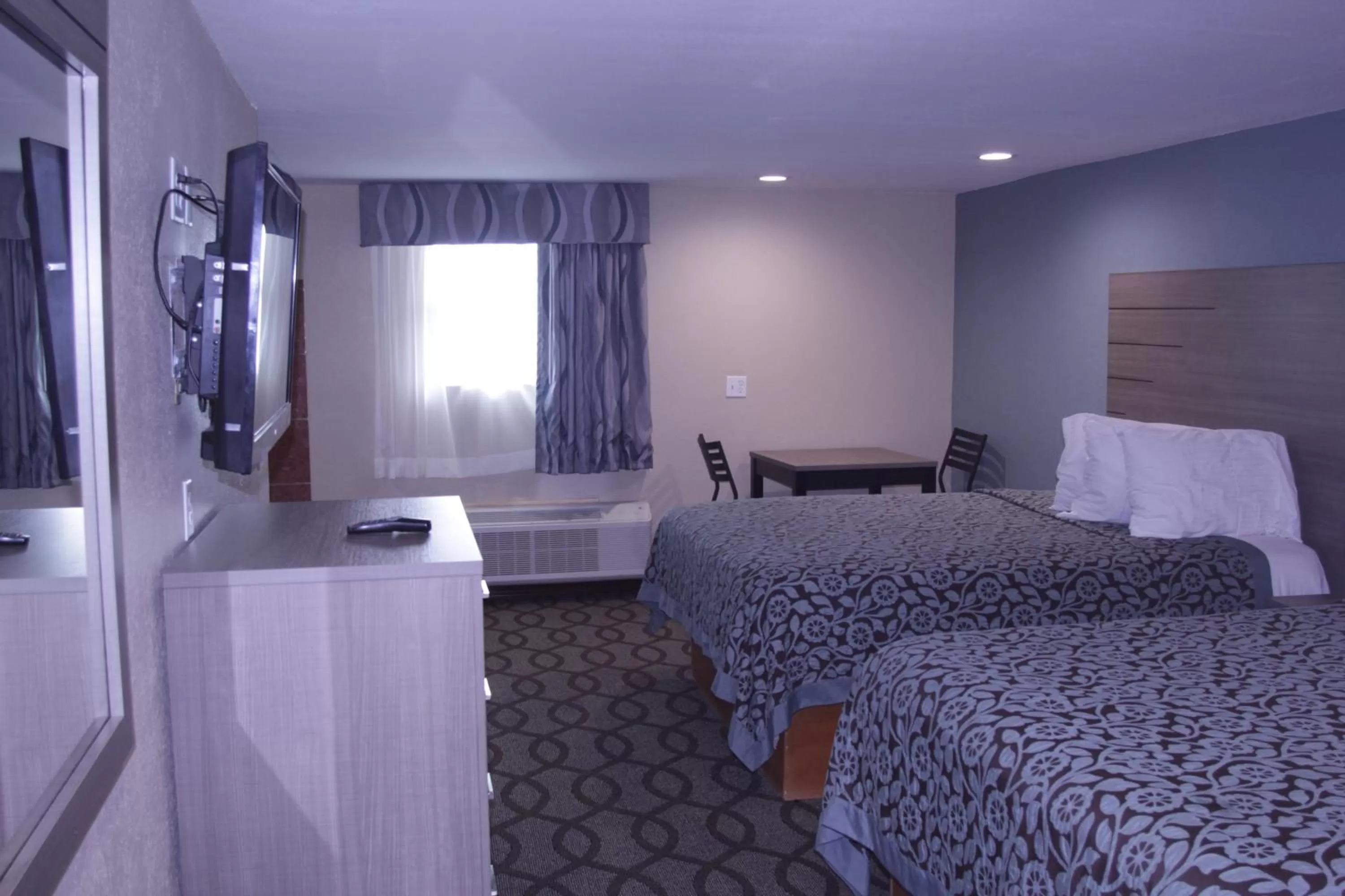 Queen Room with Two Queen Beds with Kitchen in Americas Best Value Inn Port Aransas