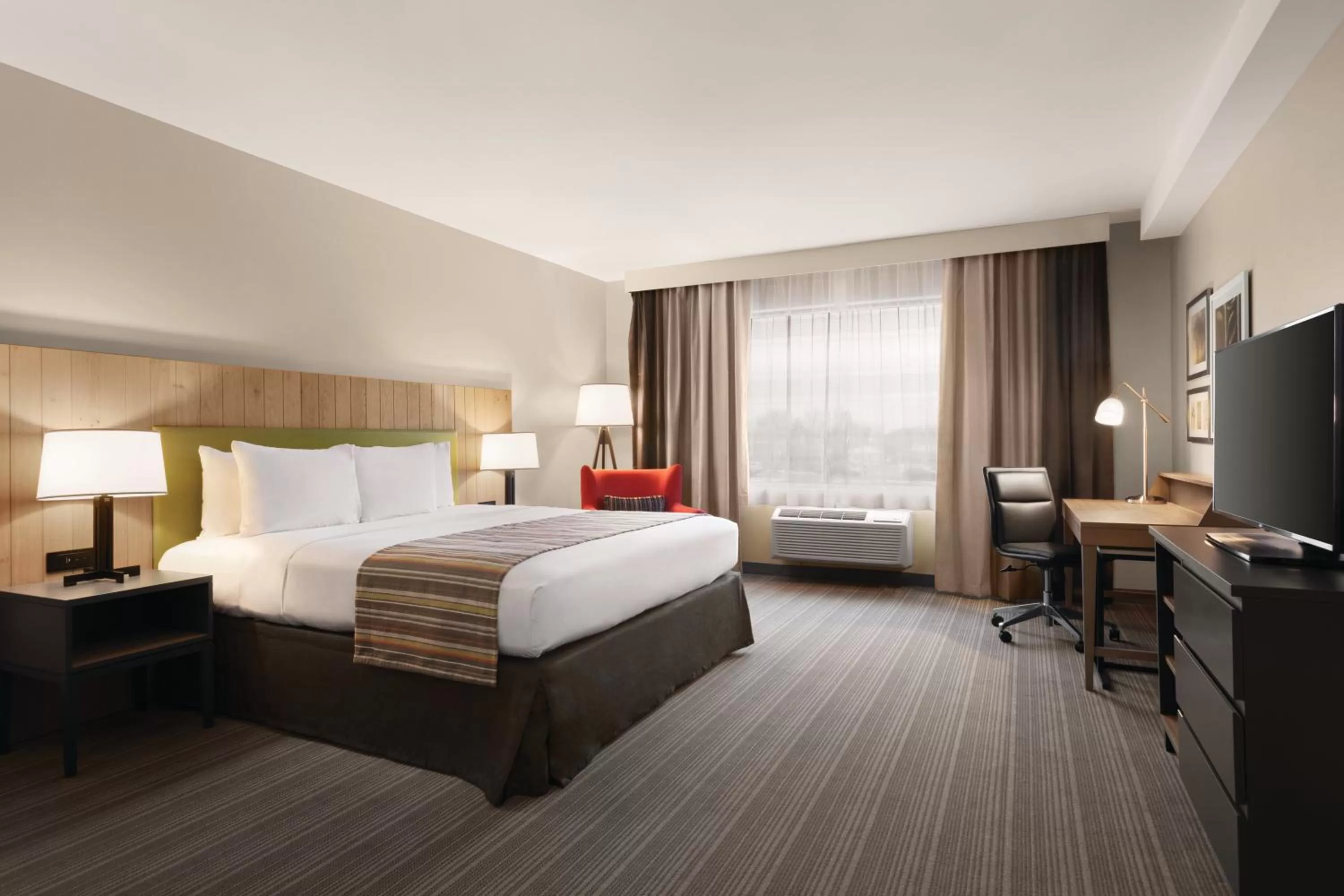 King Room with Roll-in Shower - Non-Smoking in Country Inn & Suites by Radisson, Belleville, ON