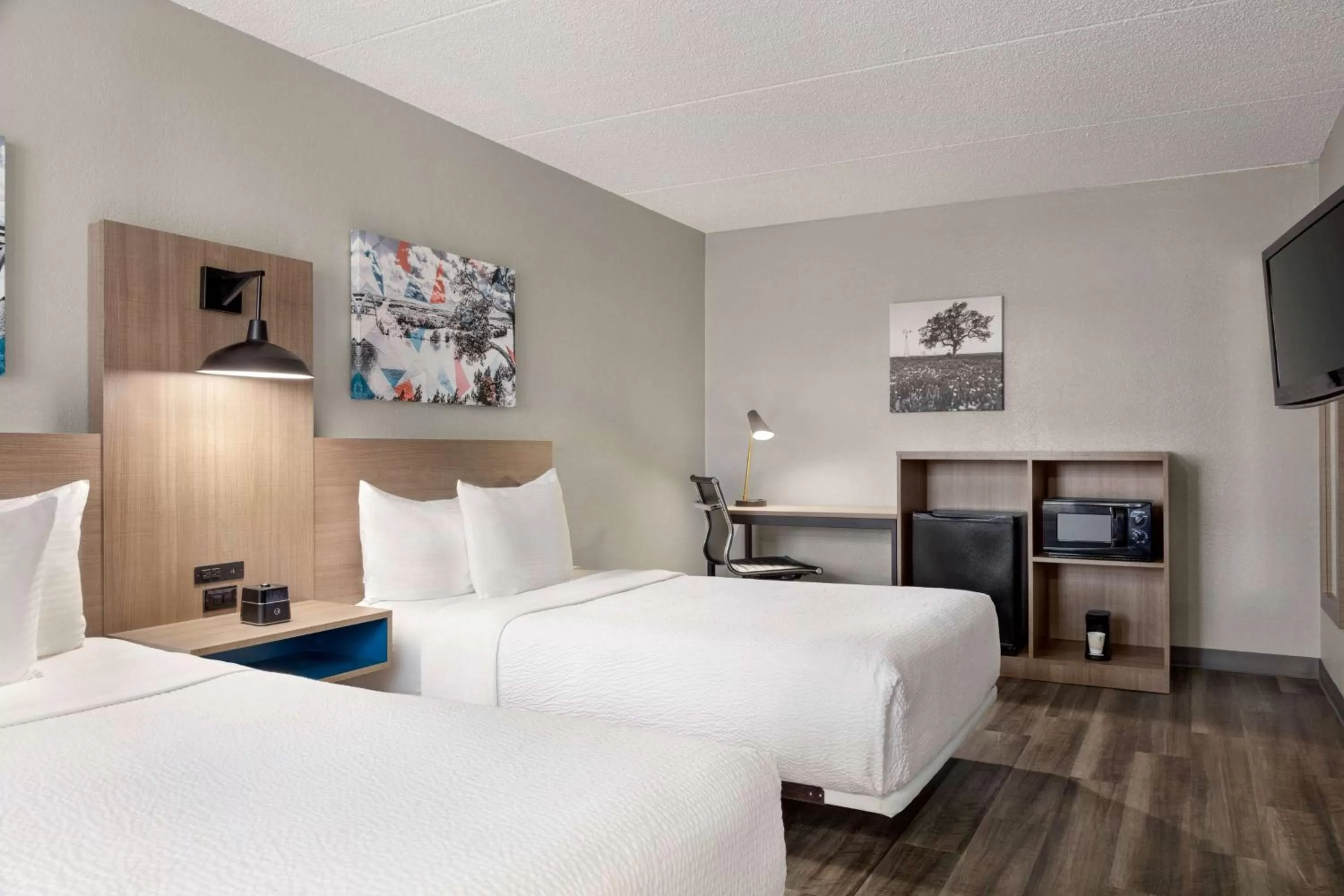 Double Room with Two Double Beds and Bath Tub - Mobility Accessible/Non-Smoking in La Quinta Inn by Wyndham Temple