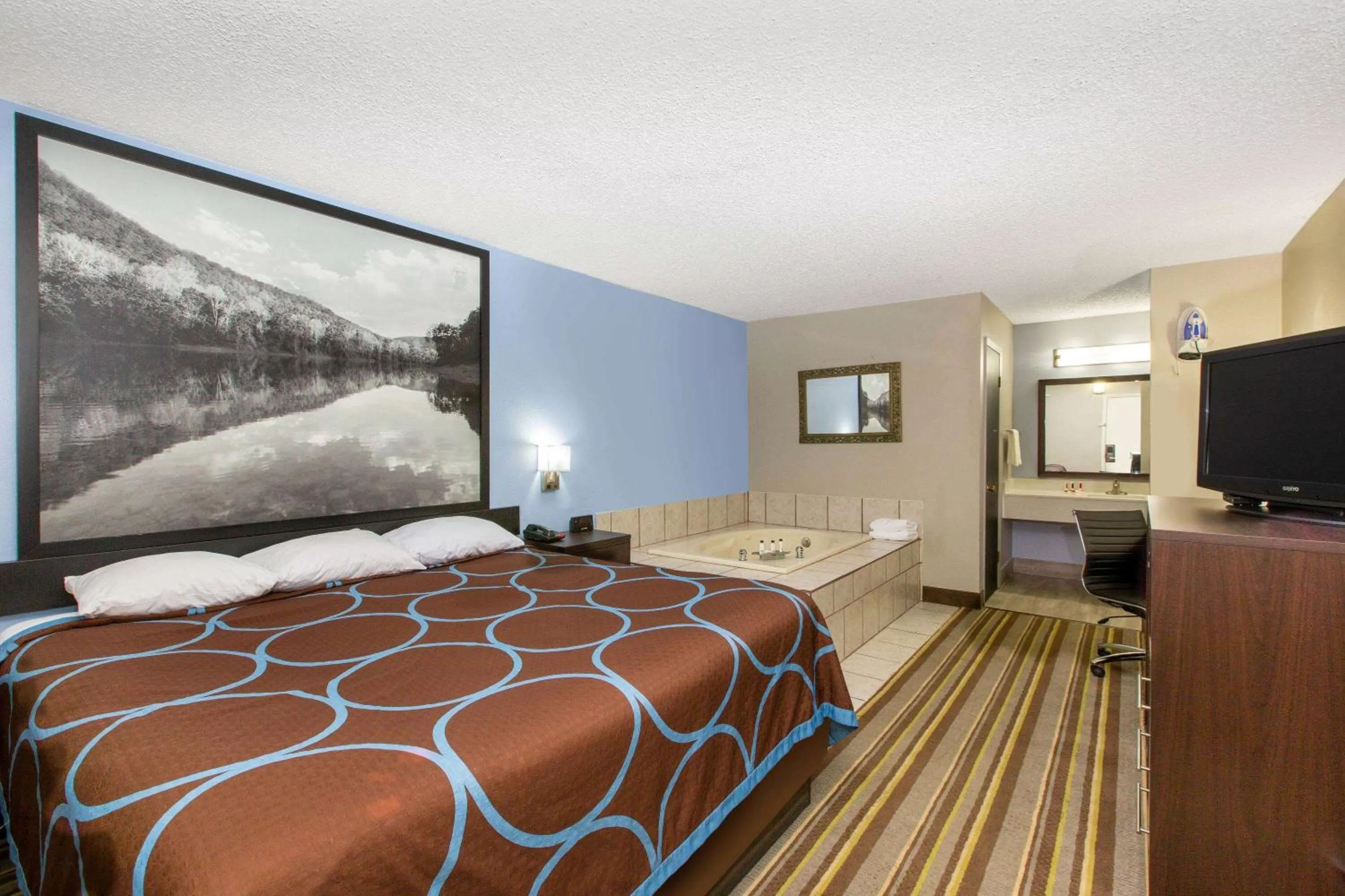 King Studio Suite - Non-Smoking in Super 8 by Wyndham Malvern