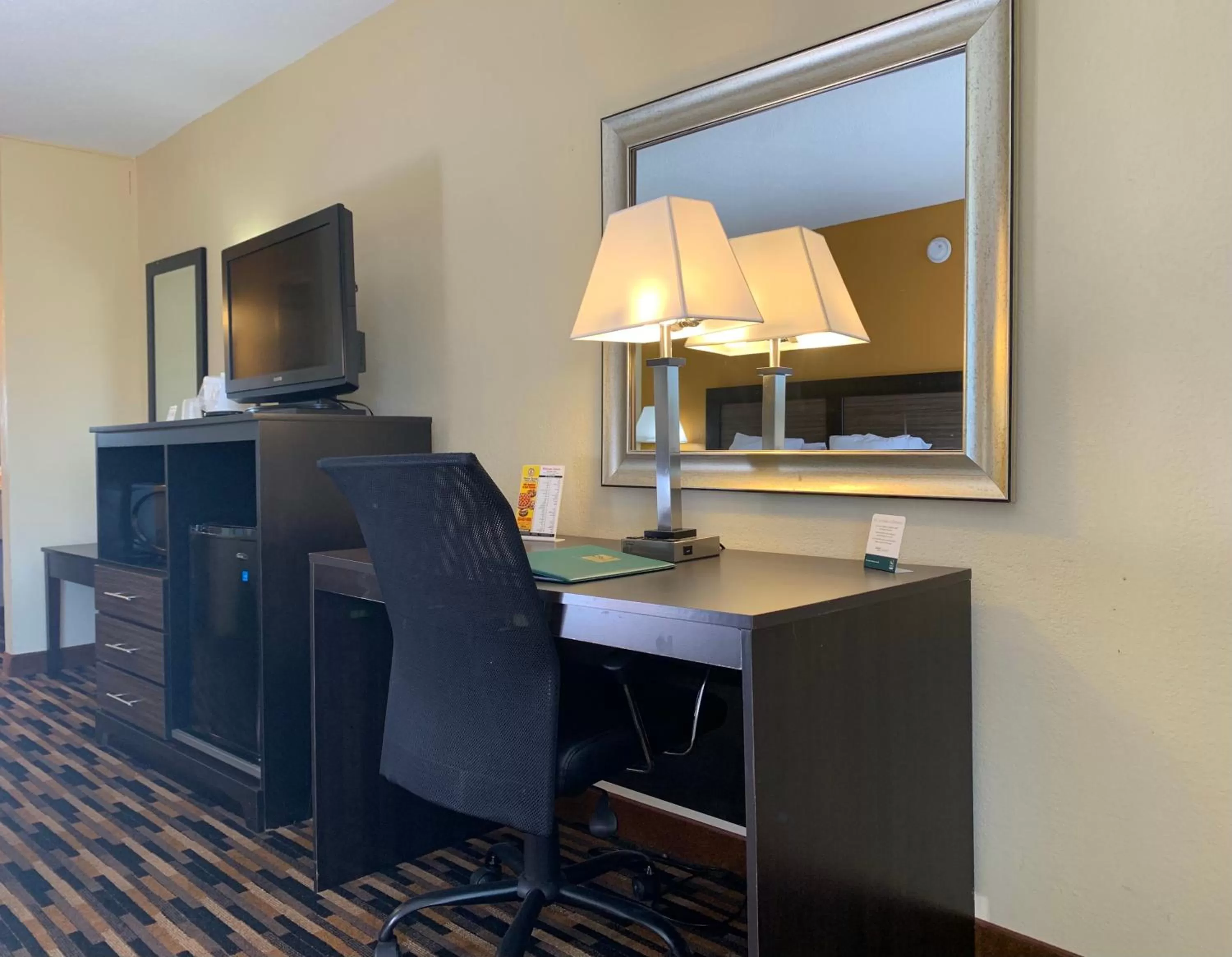 Double Room - Accessible/Non-Smoking in Quality Inn University Area