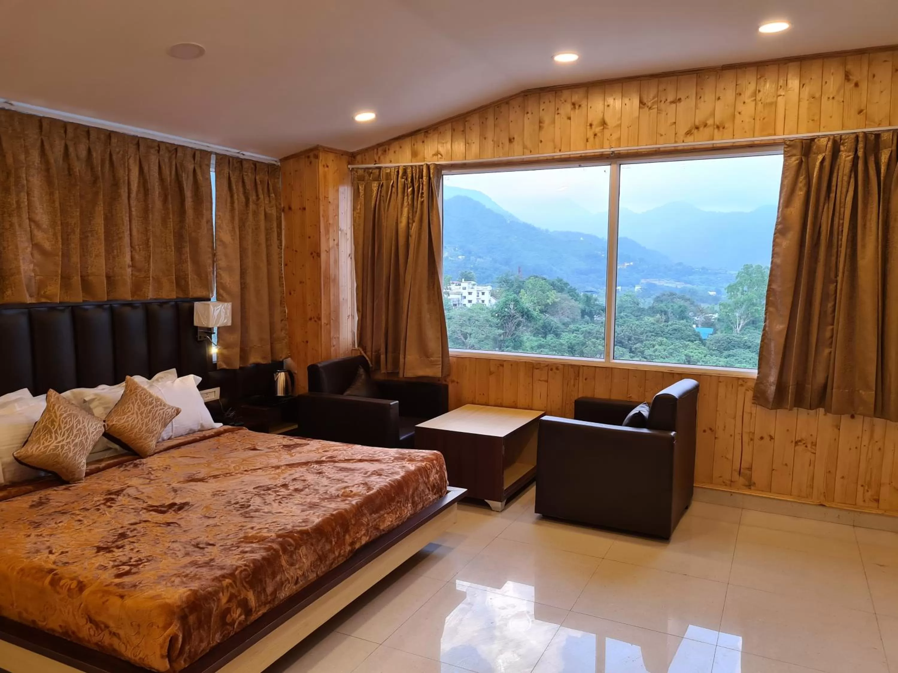 Family Suite in Hotel Rajpur Heights