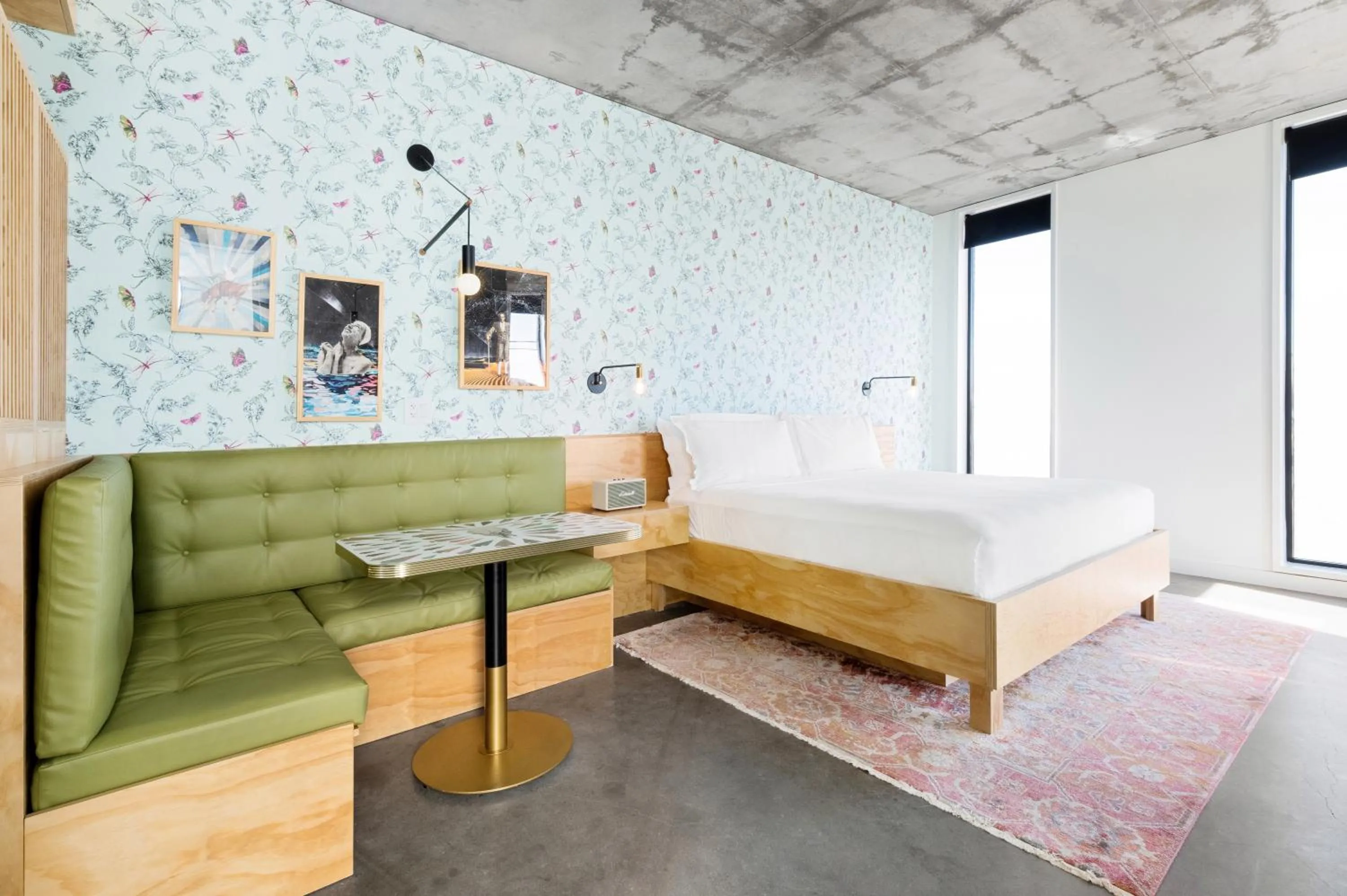 Seating area, Bed in ARRIVE Austin