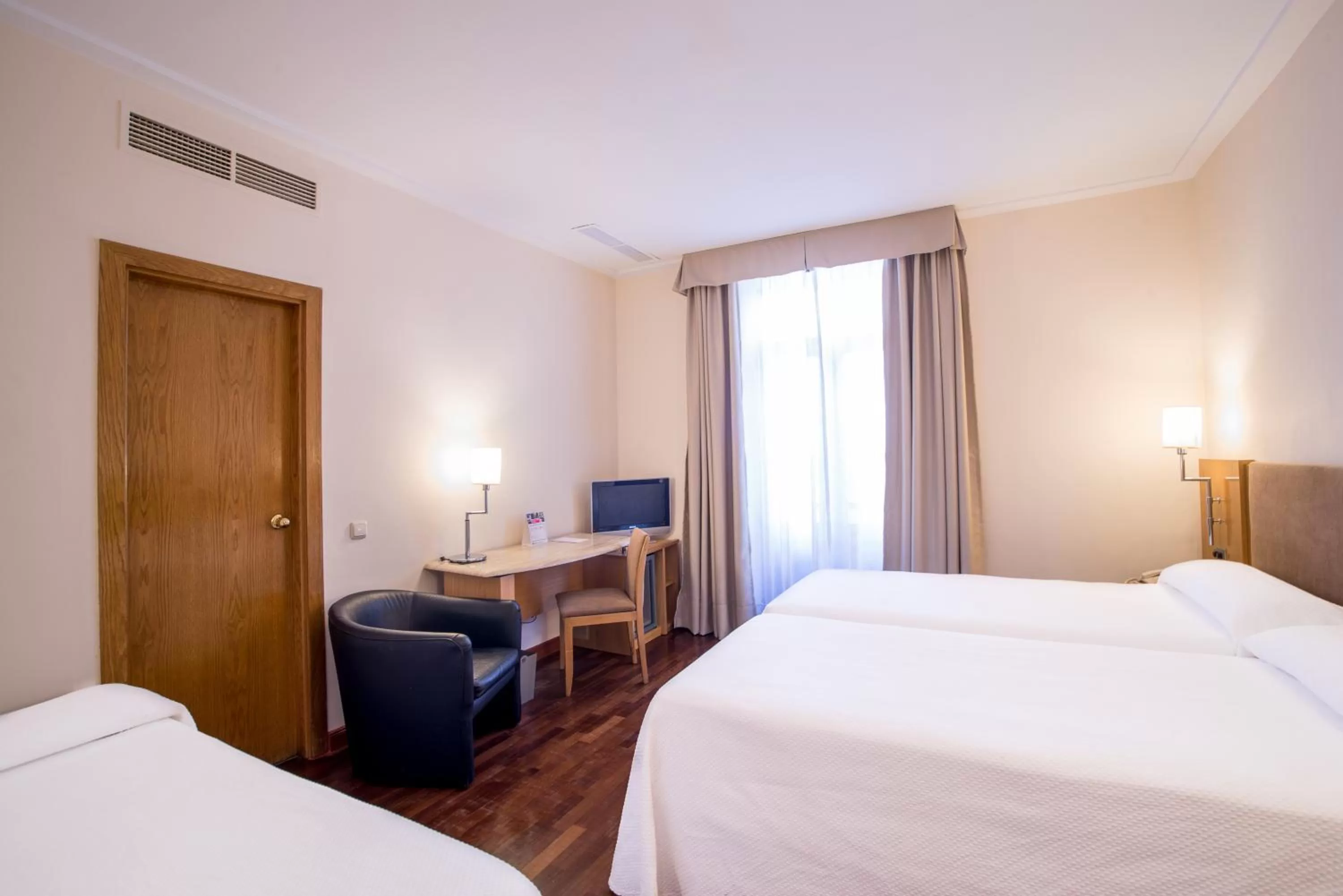 Triple Room - single occupancy in Hotel Inglaterra