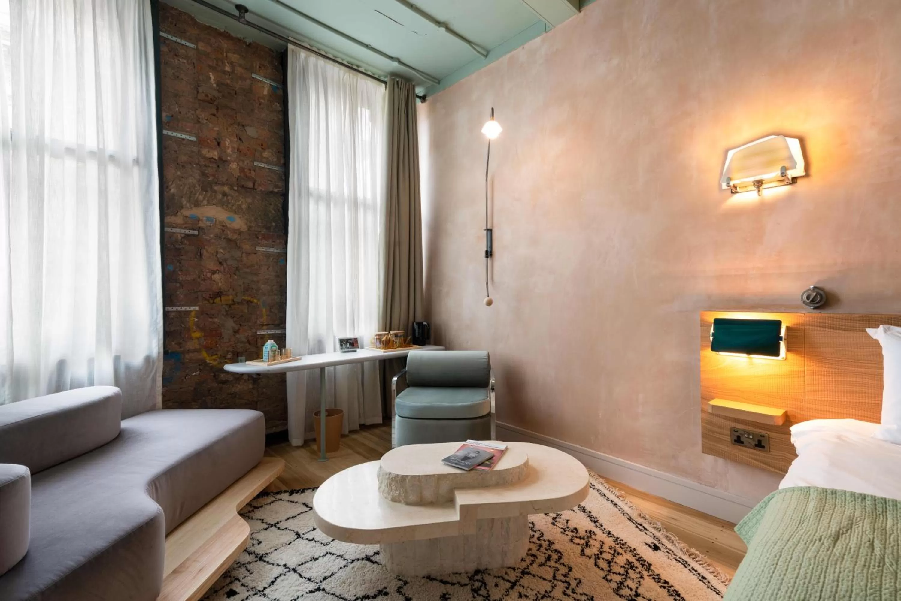 Signature Deluxe Double in The Alan