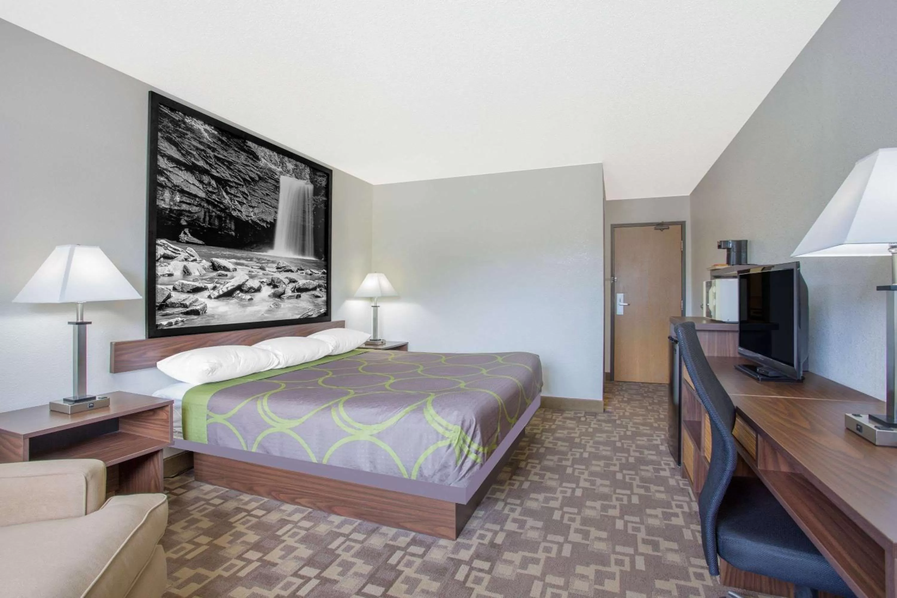 Standard King Room - Smoking in Super 8 by Wyndham Appomattox VA